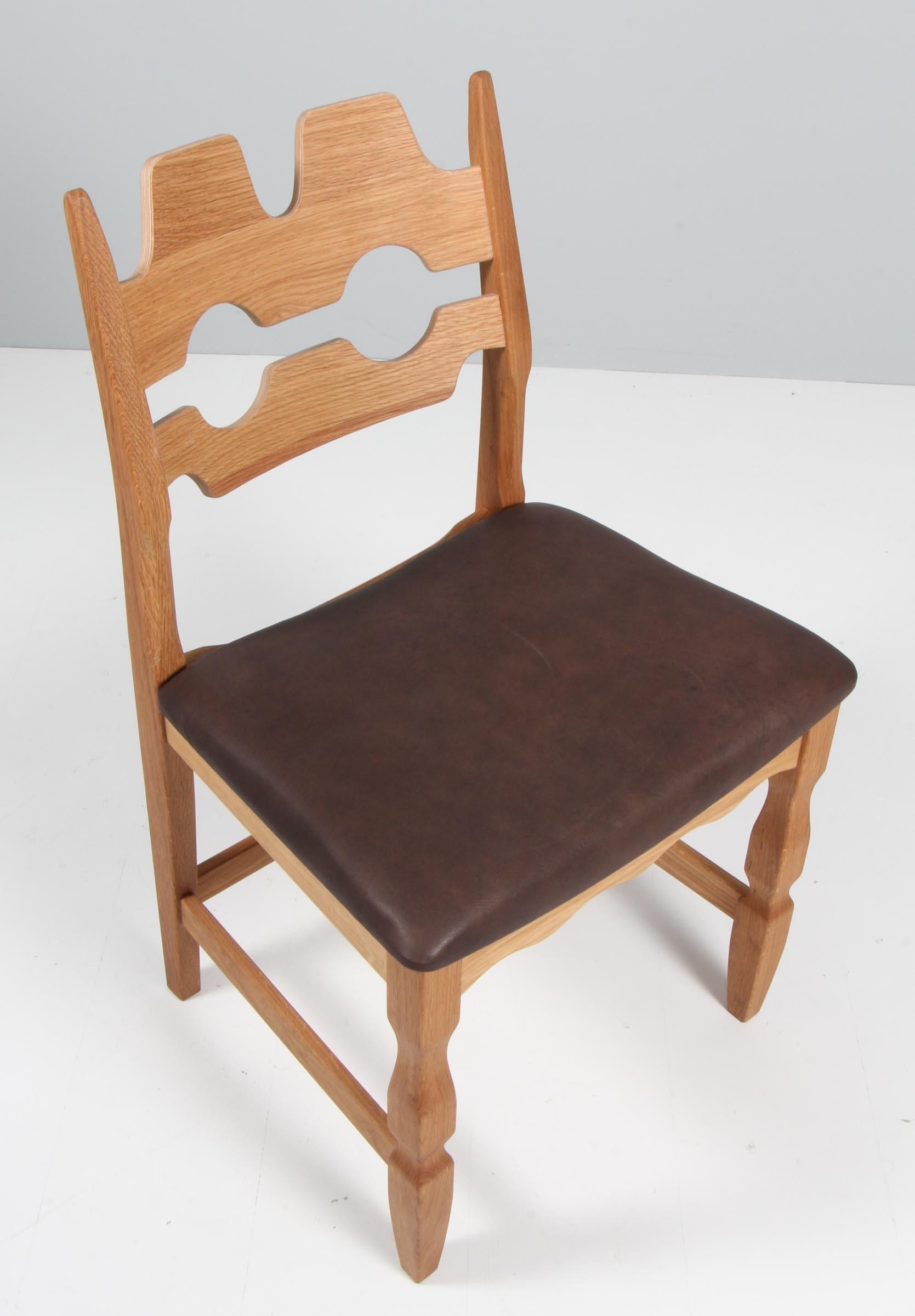https://a.1stdibscdn.com/dining-chairs-by-henning-kjaernulf-model-razoblade-denmark-oak-for-sale-picture-2/f_42391/f_338323021681632049303/IMG_2462_master.jpg