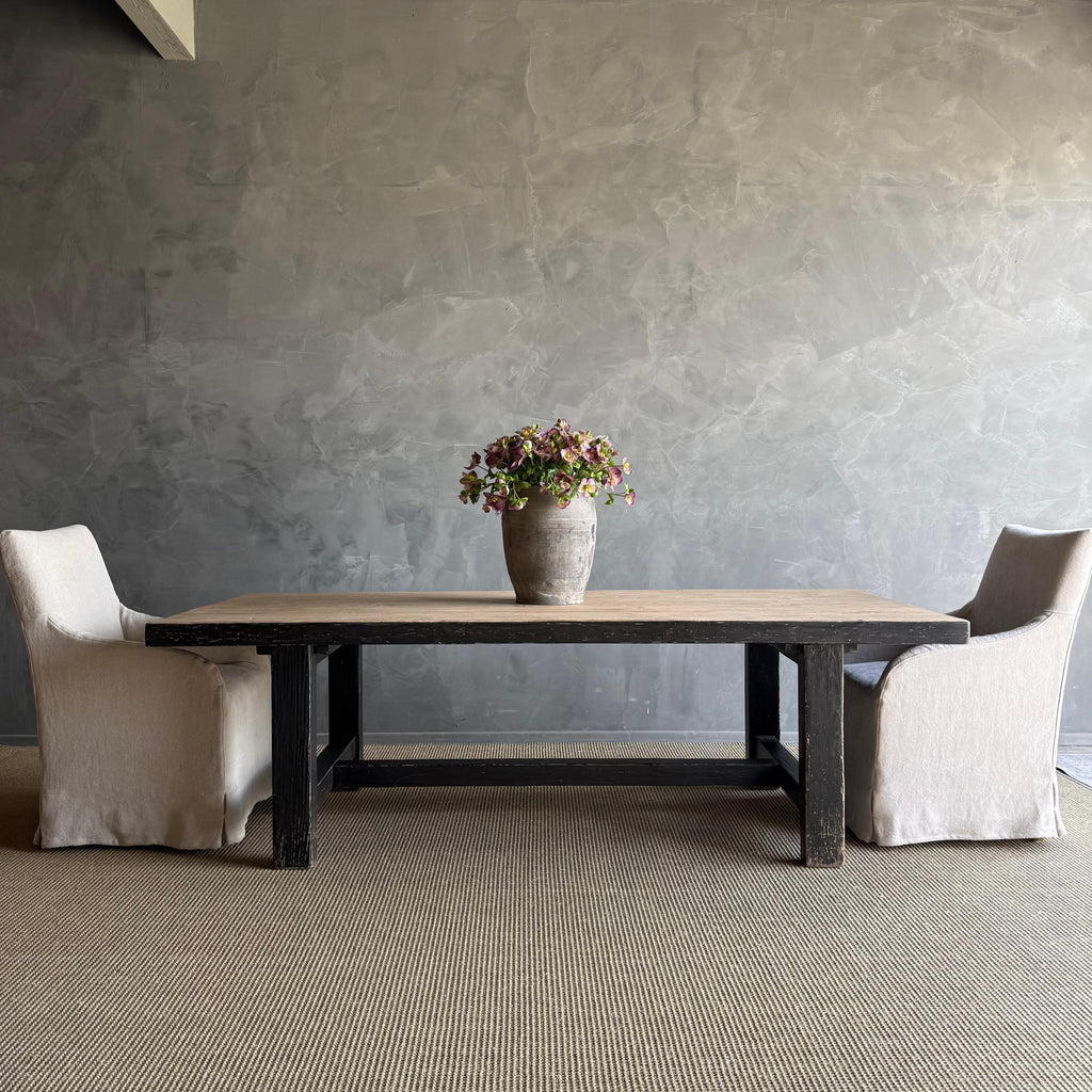 https://a.1stdibscdn.com/reclaimed-elm-wood-dining-table-in-natural-and-black-distress-for-sale-picture-6/f_18223/f_480614221766168606137/IMG_2464_master.jpeg
