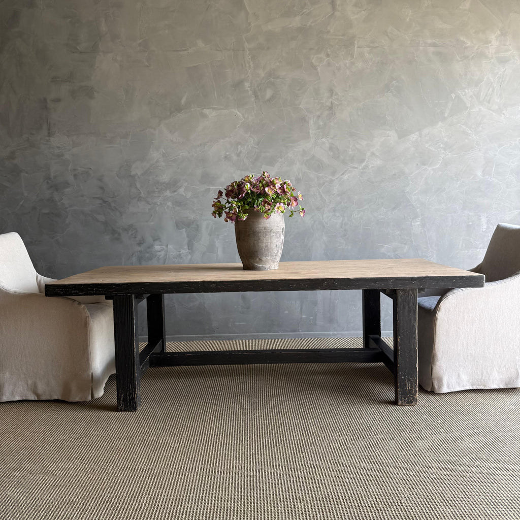 https://a.1stdibscdn.com/reclaimed-elm-wood-dining-table-in-natural-and-black-distress-for-sale-picture-12/f_18223/f_480614221766168600120/IMG_2465_master.jpeg