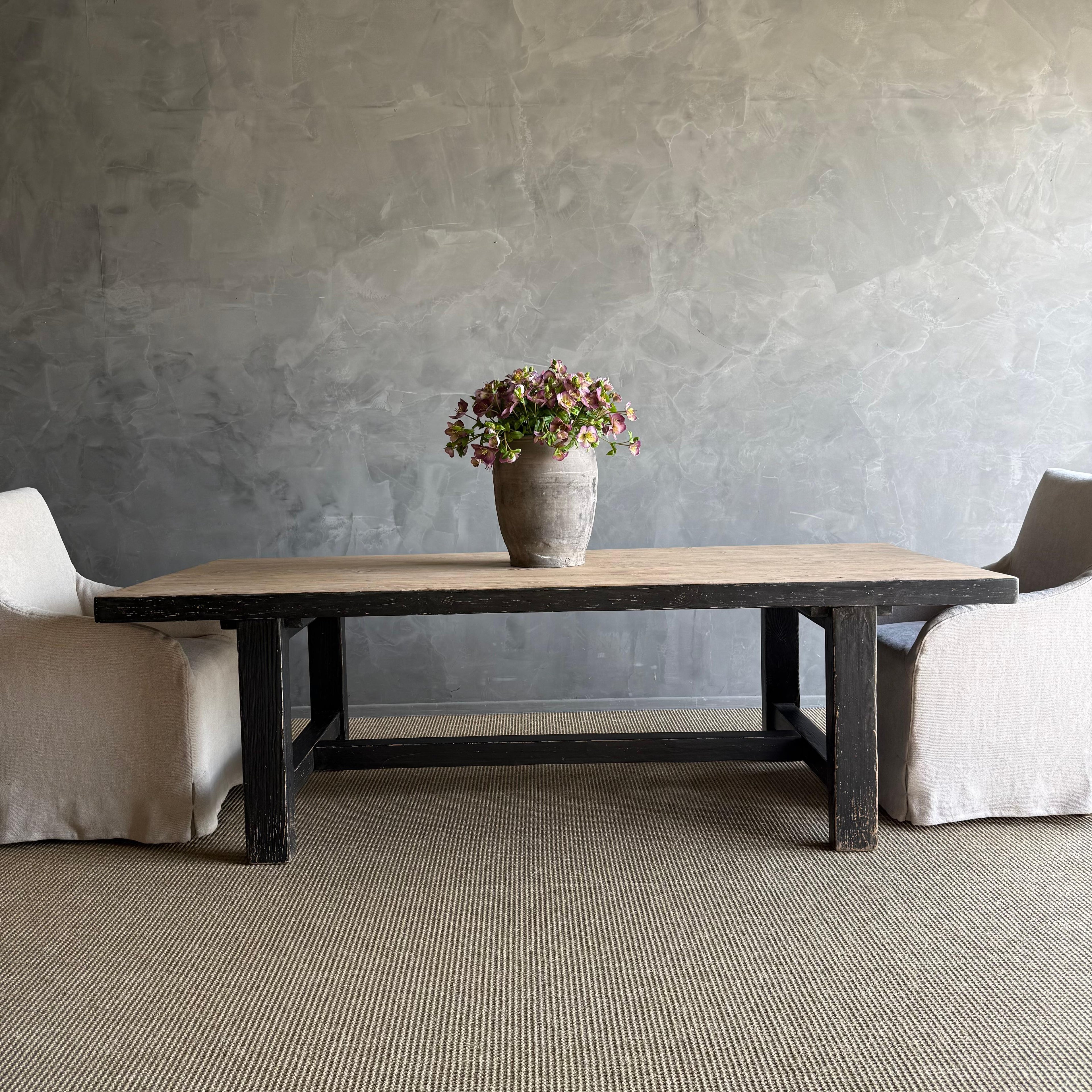 https://a.1stdibscdn.com/reclaimed-elm-wood-dining-table-in-natural-and-black-distress-for-sale-picture-12/f_18223/f_480614221766168600120/IMG_2465_master.jpeg
