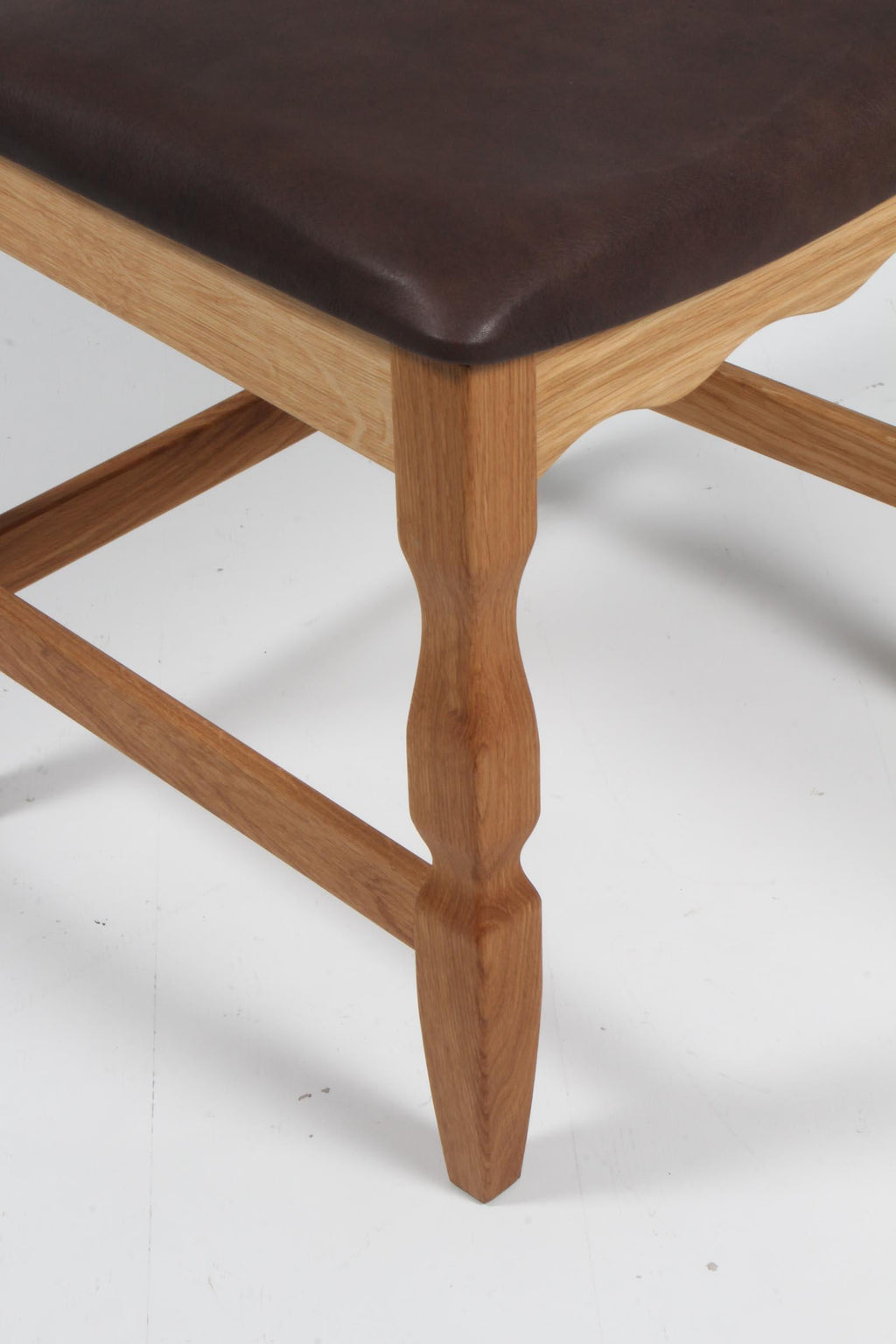 https://a.1stdibscdn.com/dining-chairs-by-henning-kjaernulf-model-razoblade-denmark-oak-for-sale-picture-5/f_42391/f_338323021681632049647/IMG_2465_master.jpg