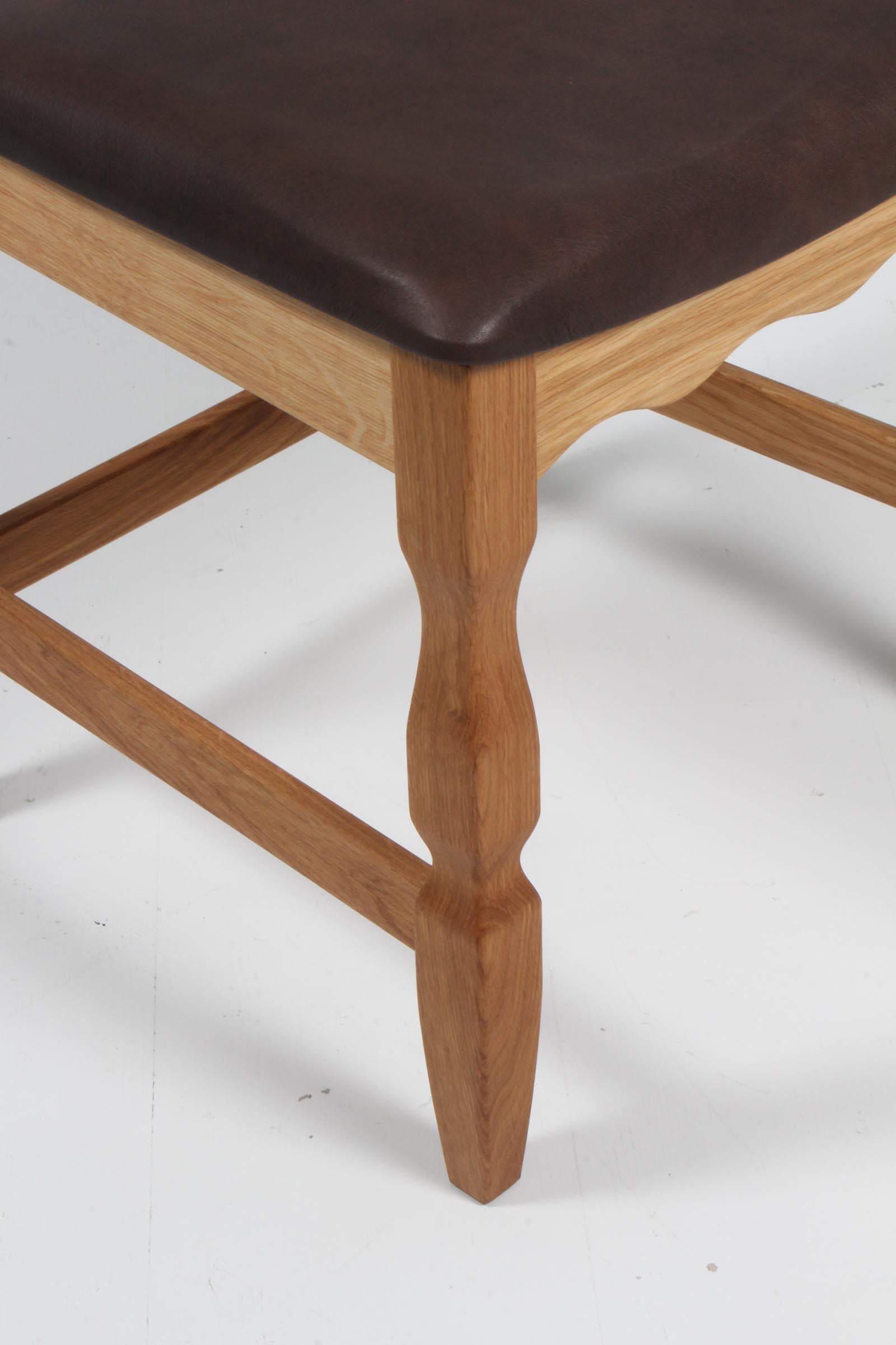 https://a.1stdibscdn.com/dining-chairs-by-henning-kjaernulf-model-razoblade-denmark-oak-for-sale-picture-5/f_42391/f_338323021681632049647/IMG_2465_master.jpg