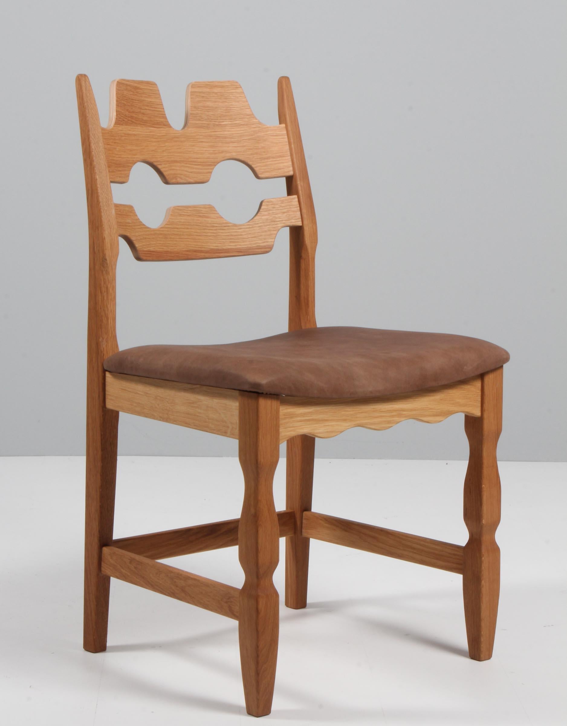 https://a.1stdibscdn.com/dining-chairs-by-henning-kjaernulf-model-razoblade-denmark-oak-for-sale/f_42391/f_338323621681632162802/IMG_2470_master.jpg