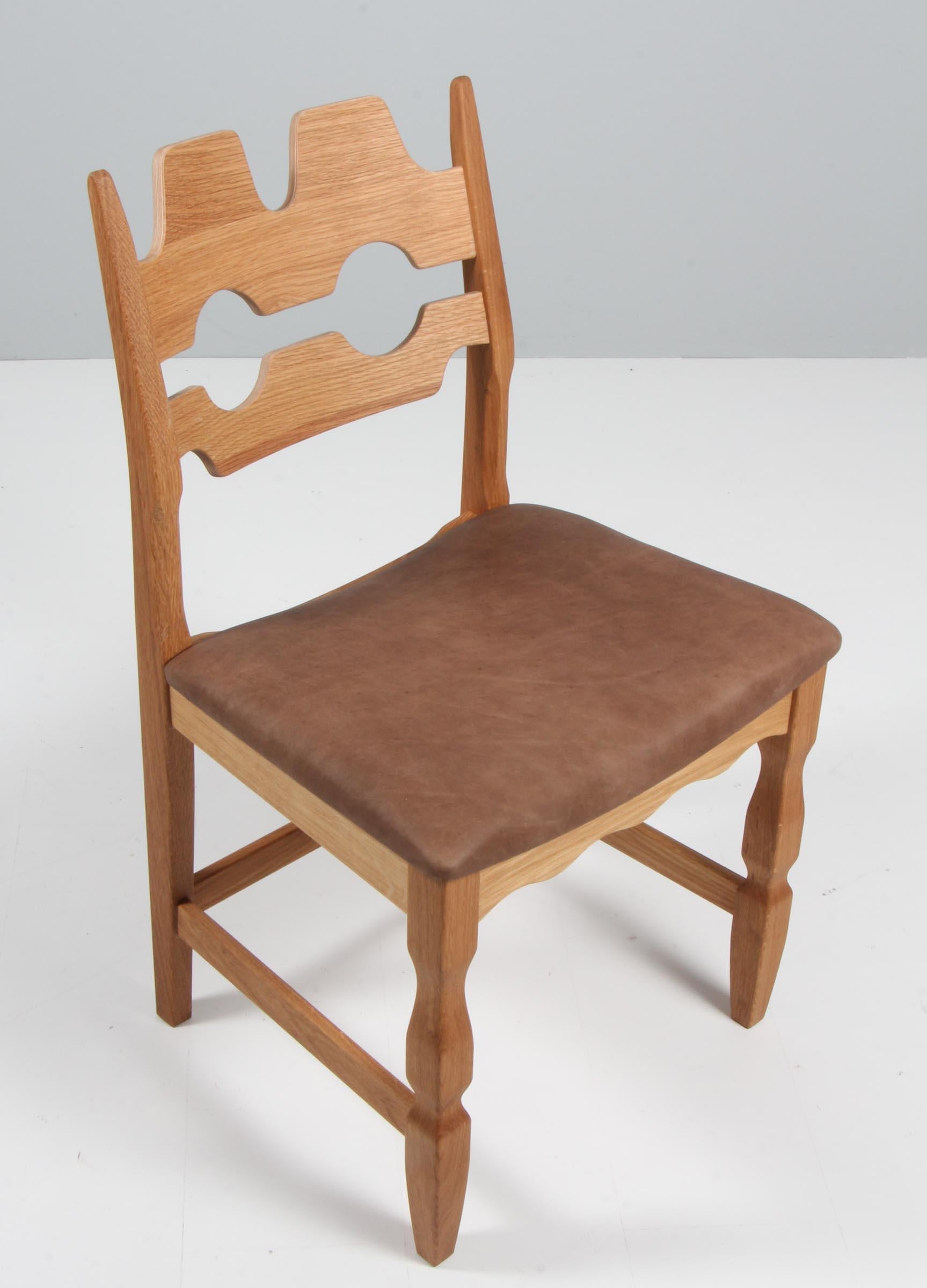 https://a.1stdibscdn.com/dining-chairs-by-henning-kjaernulf-model-razoblade-denmark-oak-for-sale-picture-2/f_42391/f_338323621681632175449/IMG_2471_master.jpg