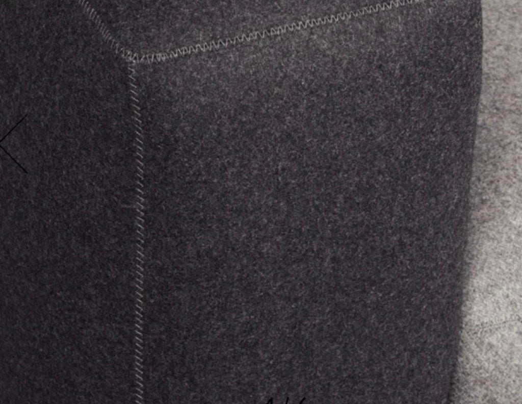 https://a.1stdibscdn.com/hay-mags-25-seater-a-herman-miller-brand-black-gray-for-sale-picture-4/f_103602/f_473457321762122200869/IMG_2472_master.jpg