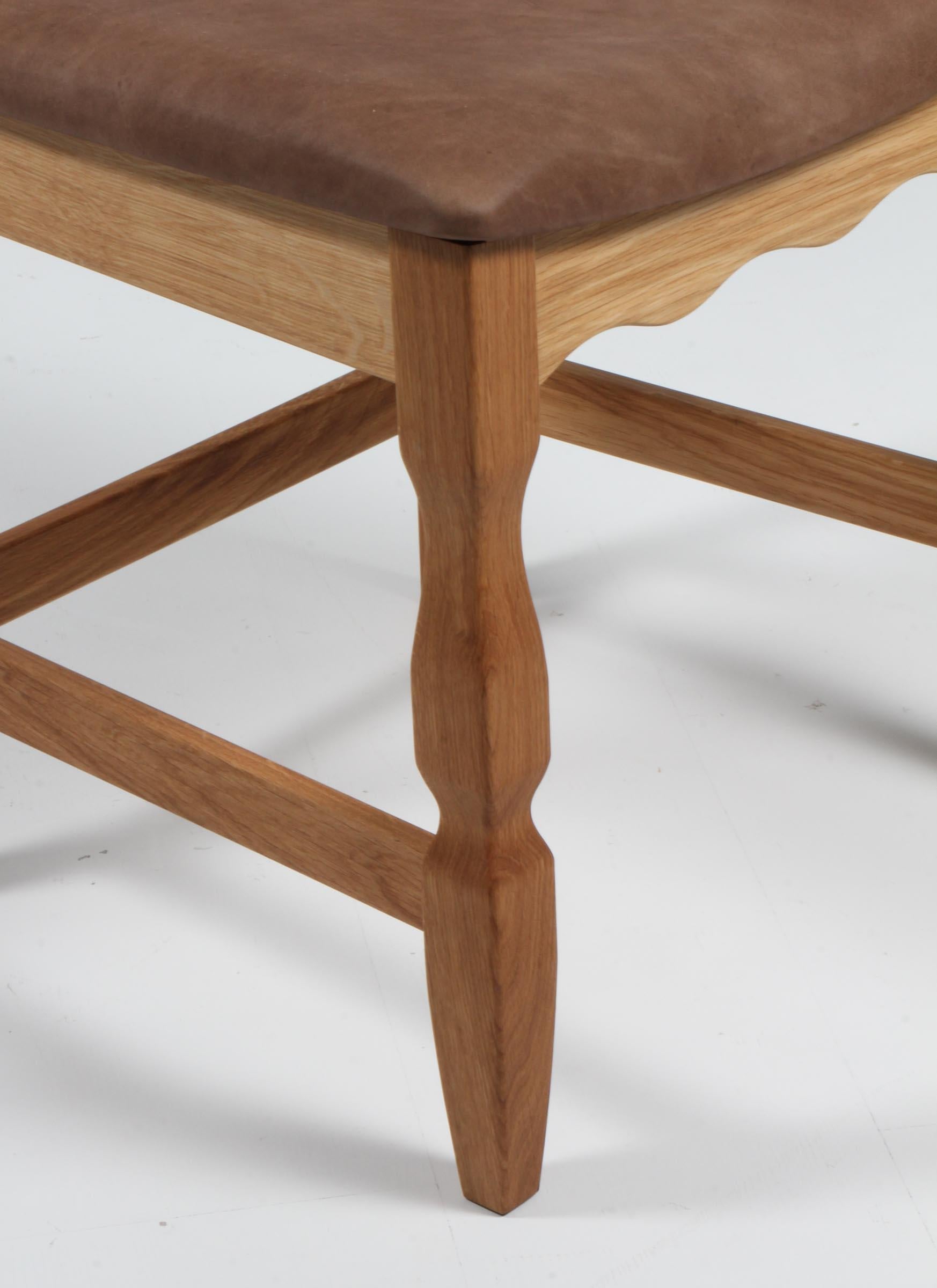 https://a.1stdibscdn.com/dining-chairs-by-henning-kjaernulf-model-razoblade-denmark-oak-for-sale-picture-4/f_42391/f_338323621681632175461/IMG_2473_master.jpg