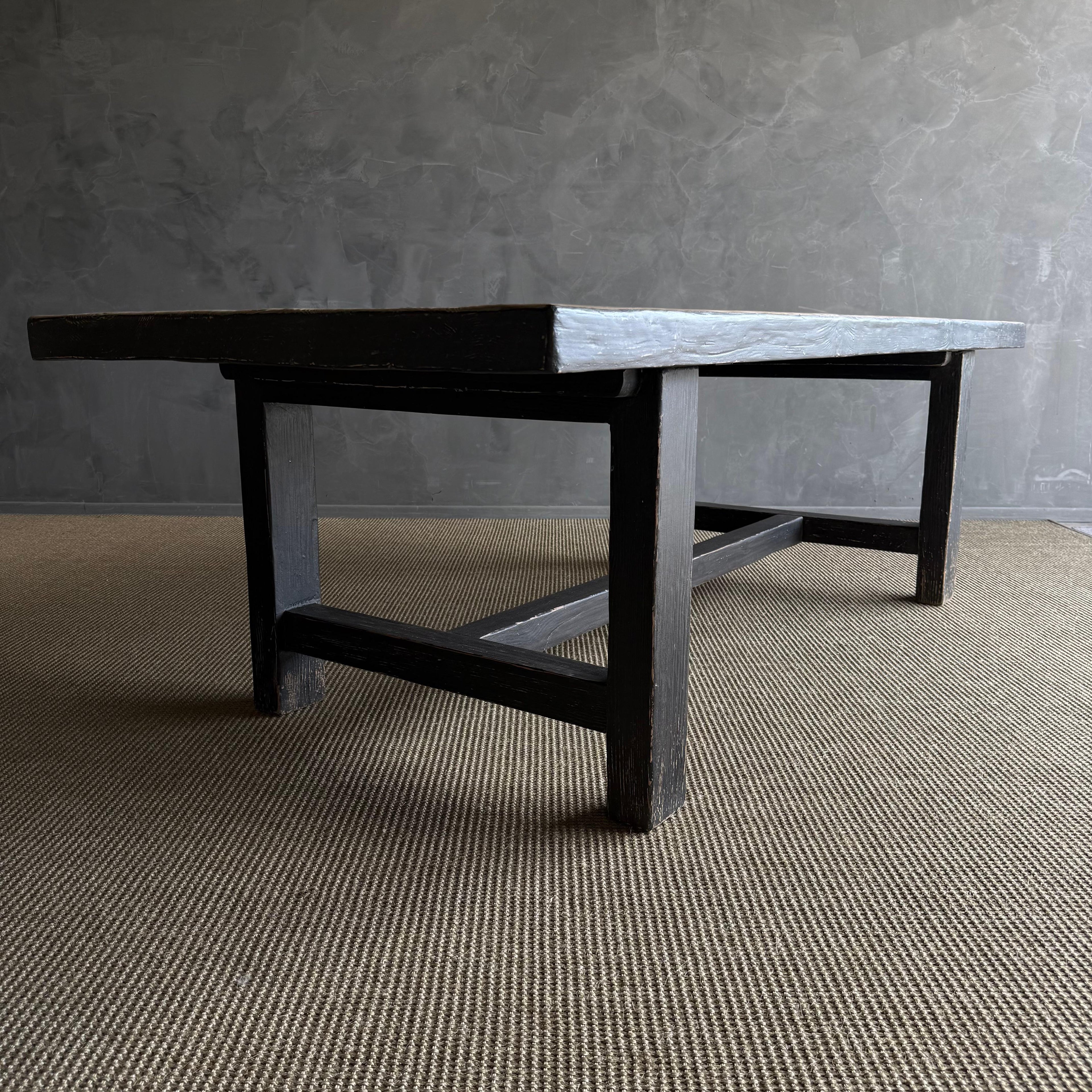 https://a.1stdibscdn.com/reclaimed-elm-wood-dining-table-in-natural-and-black-distress-for-sale-picture-4/f_18223/f_480614221766168606814/IMG_2475_master.jpeg