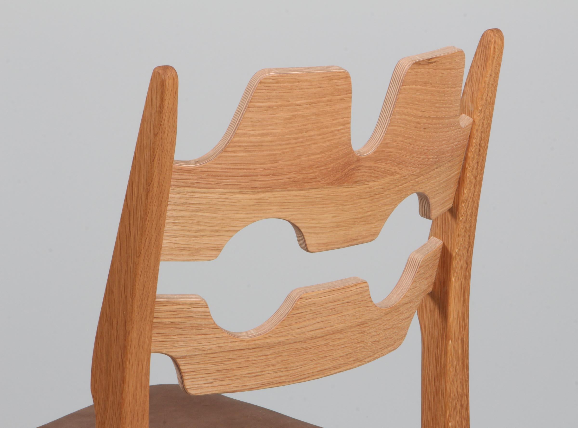 https://a.1stdibscdn.com/dining-chairs-by-henning-kjaernulf-model-razoblade-denmark-oak-for-sale-picture-7/f_42391/f_338323621681632175544/IMG_2476_master.jpg