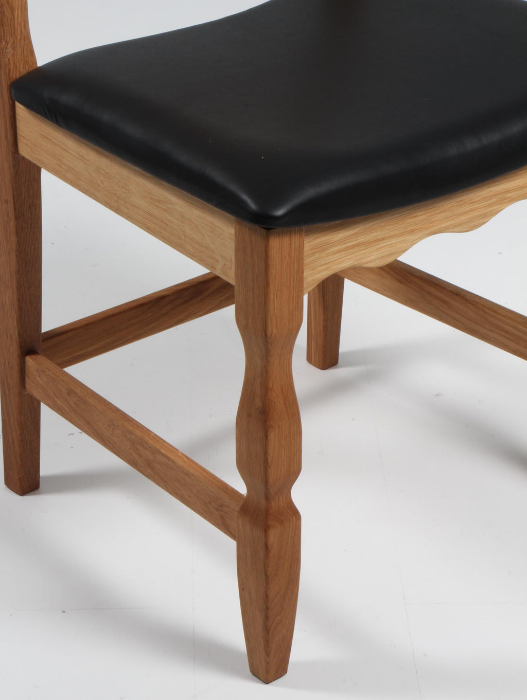https://a.1stdibscdn.com/dining-chairs-by-henning-kjaernulf-model-razoblade-denmark-oak-for-sale-picture-4/f_42391/f_338324121681632279623/IMG_2482_master.jpg