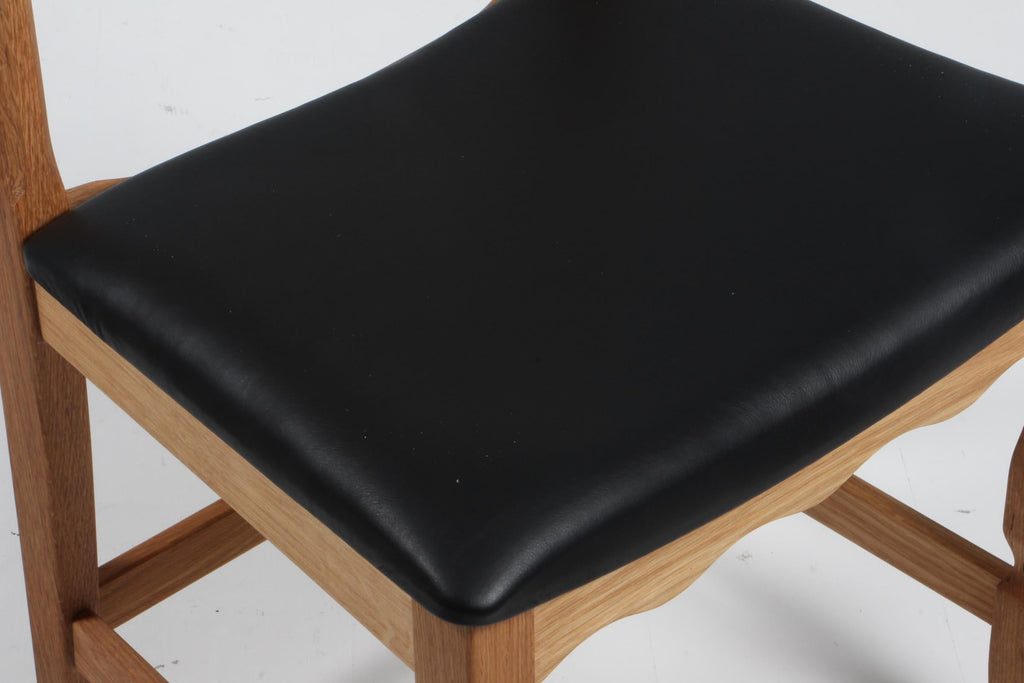 https://a.1stdibscdn.com/dining-chairs-by-henning-kjaernulf-model-razoblade-denmark-oak-for-sale-picture-5/f_42391/f_338324121681632279610/IMG_2483_master.jpg