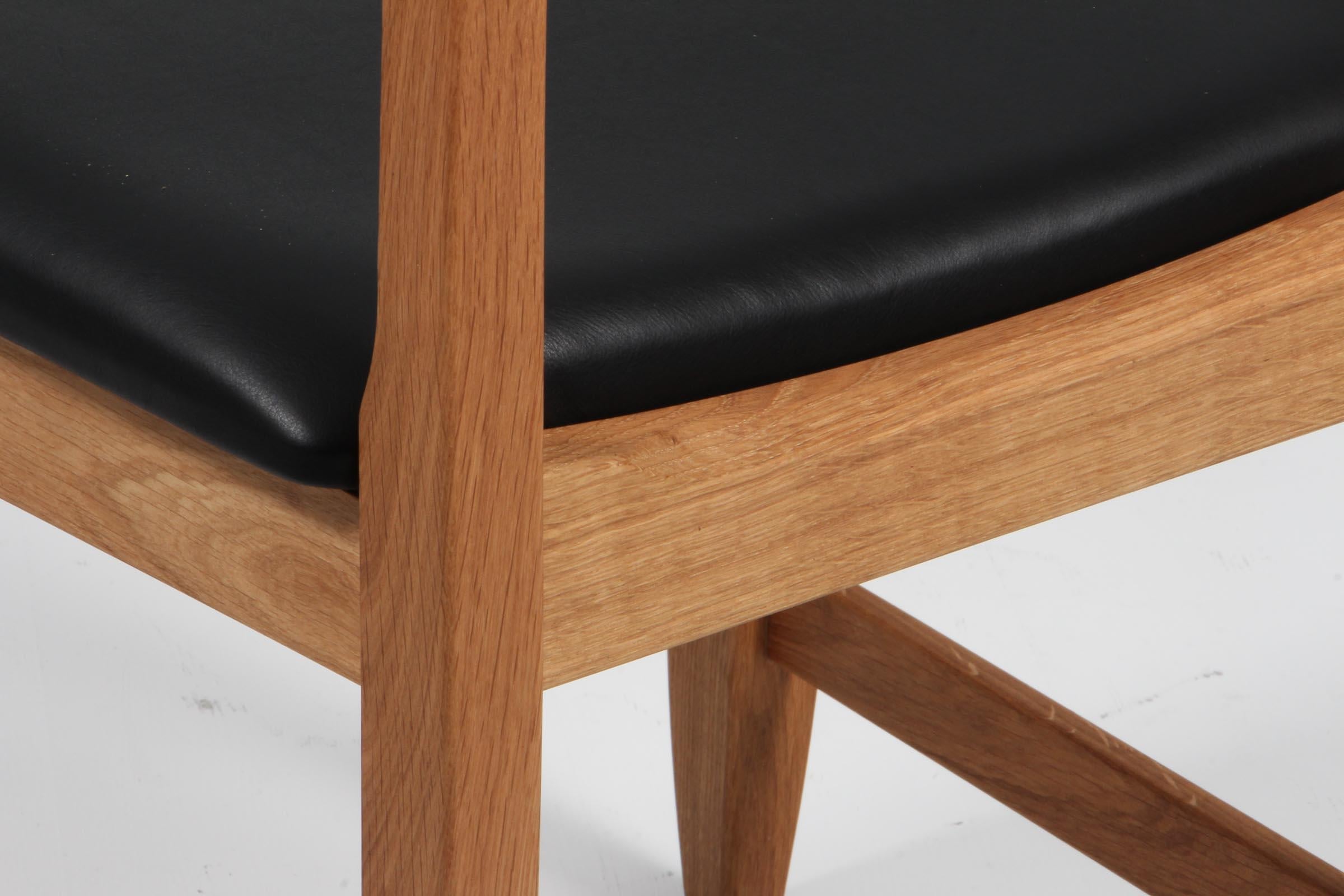 https://a.1stdibscdn.com/dining-chairs-by-henning-kjaernulf-model-razoblade-denmark-oak-for-sale-picture-7/f_42391/f_338324121681632279638/IMG_2485_master.jpg
