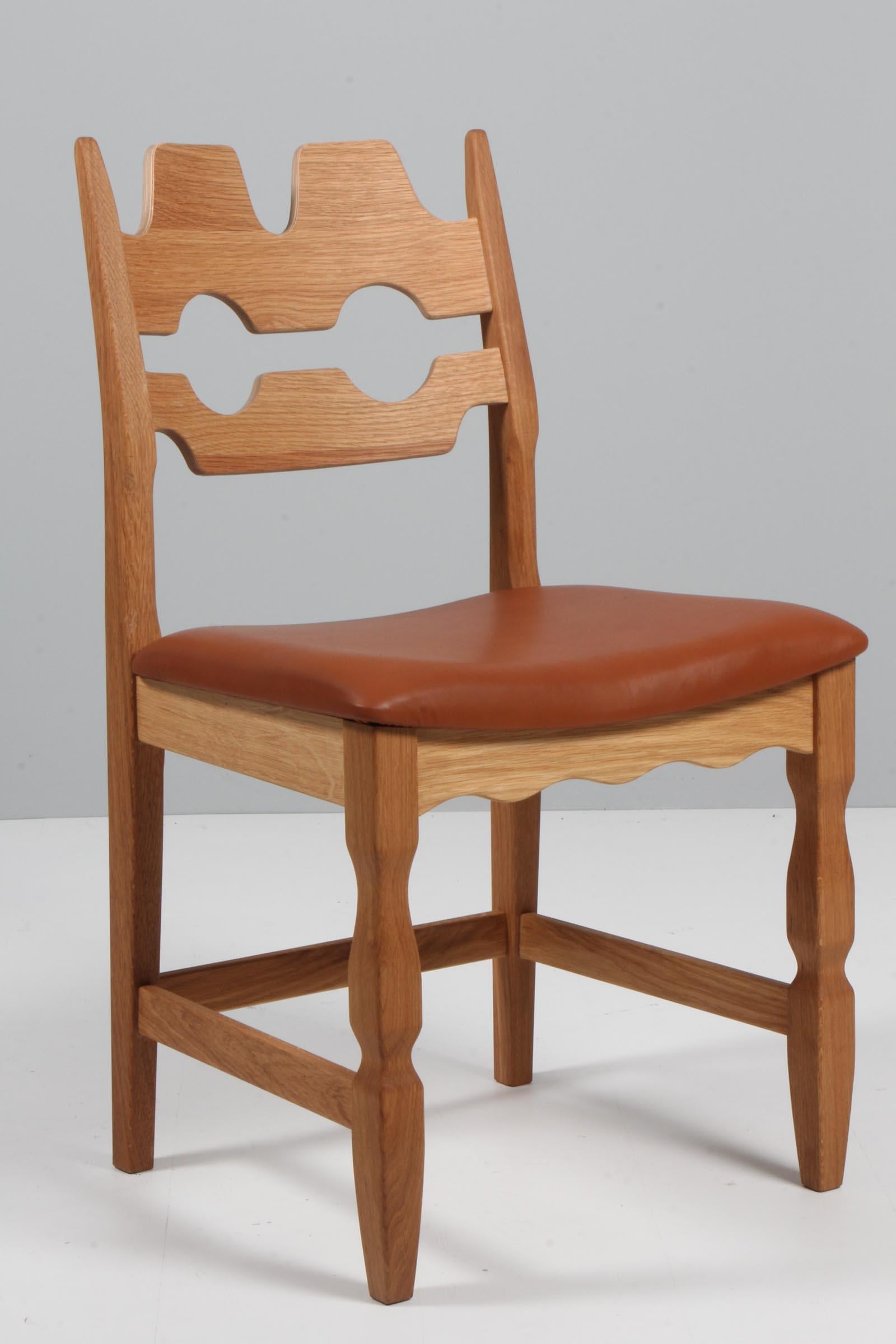https://a.1stdibscdn.com/dining-chairs-by-henning-kjaernulf-model-razoblade-denmark-oak-for-sale/f_42391/f_338324421681632340224/IMG_2488_master.jpg