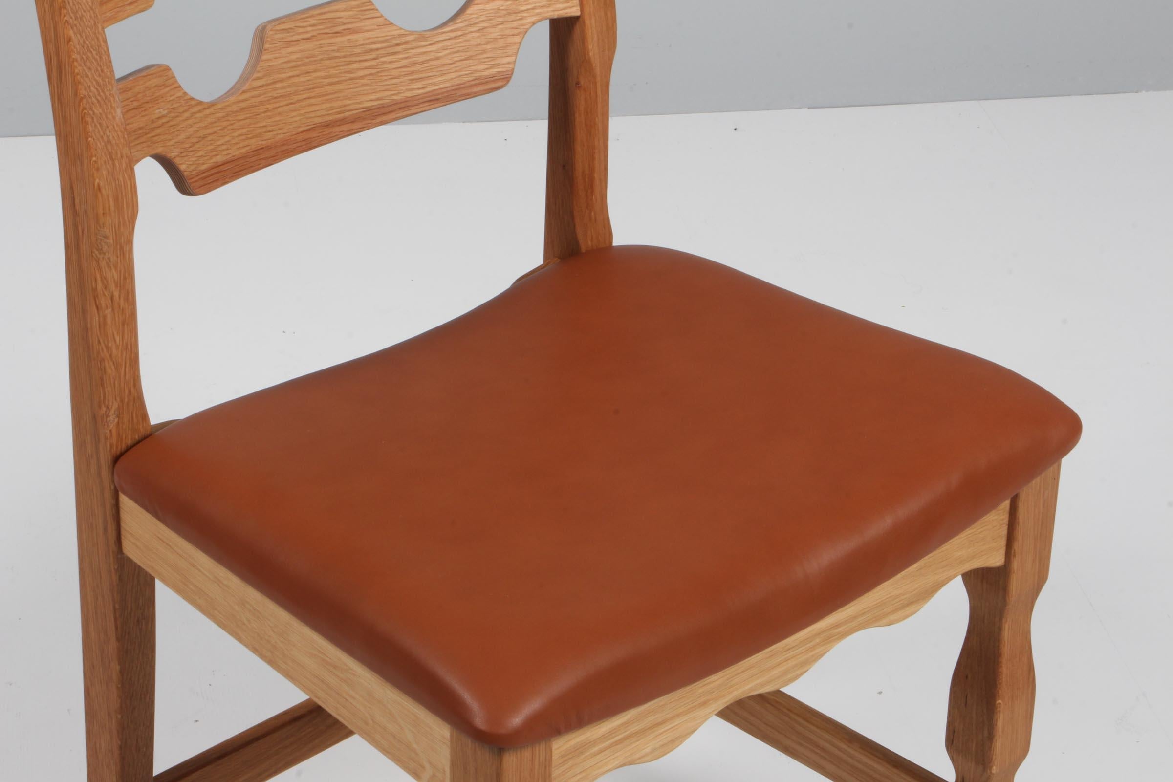 https://a.1stdibscdn.com/dining-chairs-by-henning-kjaernulf-model-razoblade-denmark-oak-for-sale-picture-4/f_42391/f_338324421681632350760/IMG_2492_master.jpg