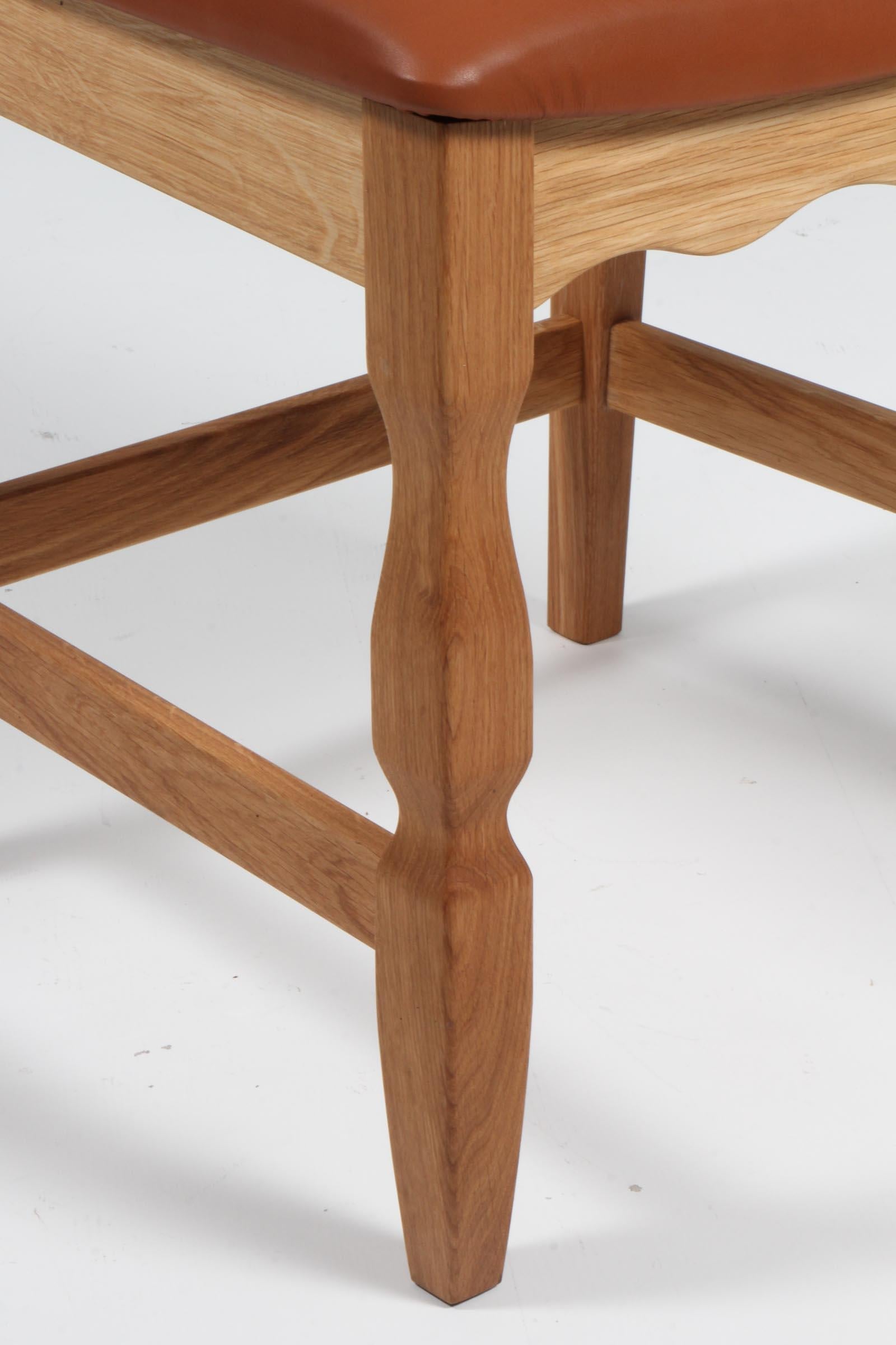 https://a.1stdibscdn.com/dining-chairs-by-henning-kjaernulf-model-razoblade-denmark-oak-for-sale-picture-5/f_42391/f_338324421681632350778/IMG_2493_master.jpg