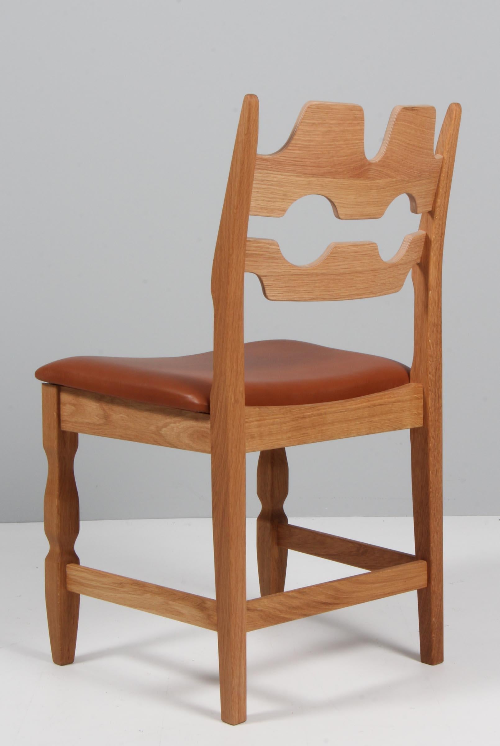 https://a.1stdibscdn.com/dining-chairs-by-henning-kjaernulf-model-razoblade-denmark-oak-for-sale-picture-6/f_42391/f_338324421681632350774/IMG_2494_master.jpg