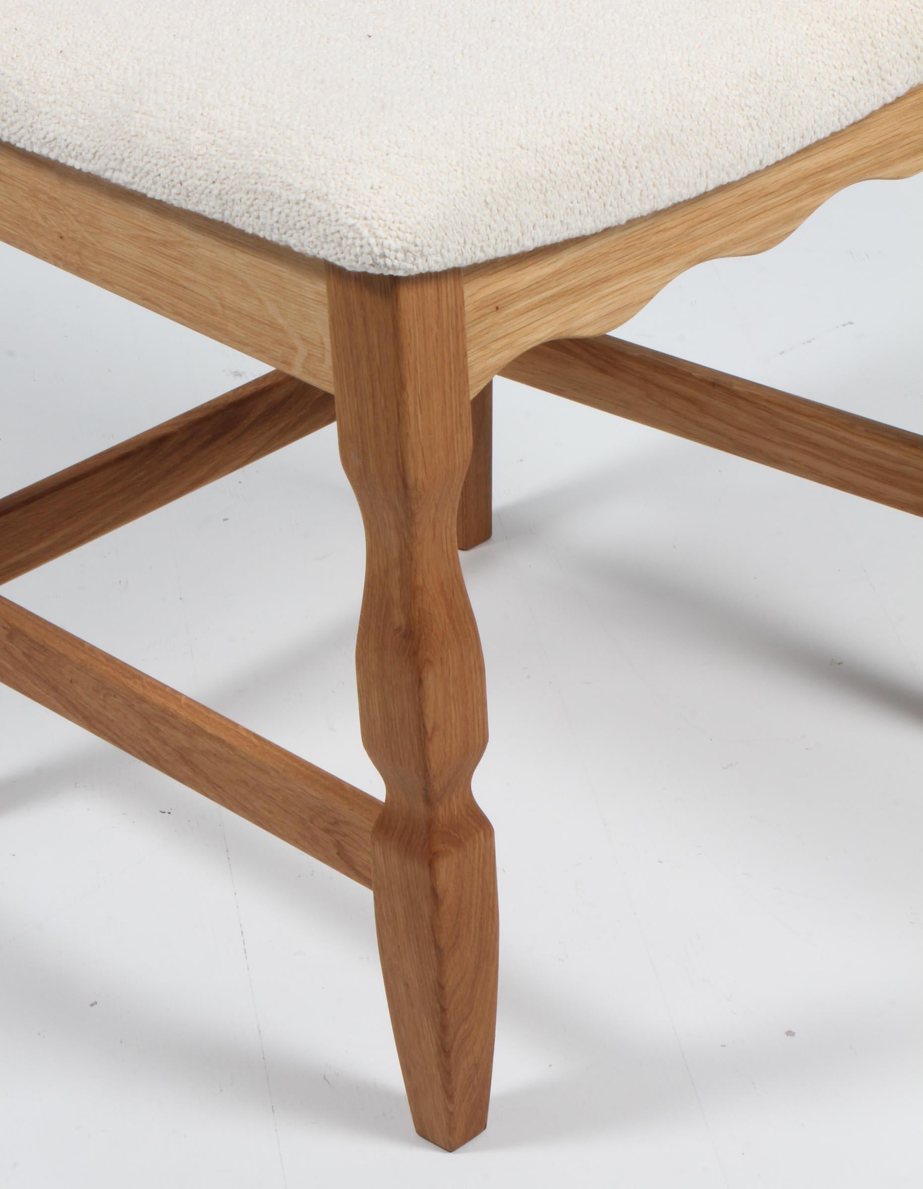 https://a.1stdibscdn.com/dining-chairs-by-henning-kjaernulf-model-razoblade-denmark-oak-for-sale-picture-4/f_42391/f_338324721681632430940/IMG_2499_master.jpg