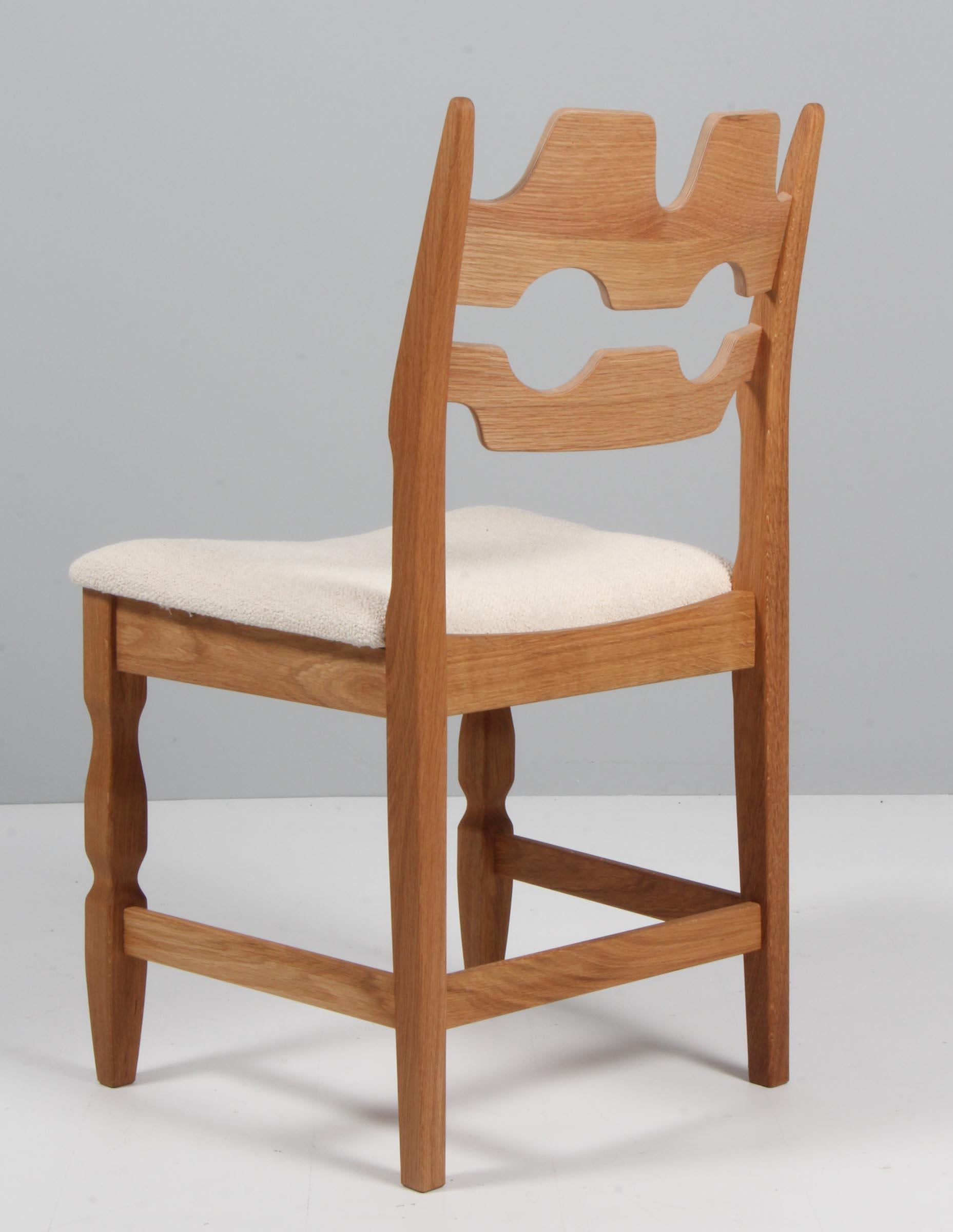 https://a.1stdibscdn.com/dining-chairs-by-henning-kjaernulf-model-razoblade-denmark-oak-for-sale-picture-6/f_42391/f_338324721681632430909/IMG_2501_master.jpg