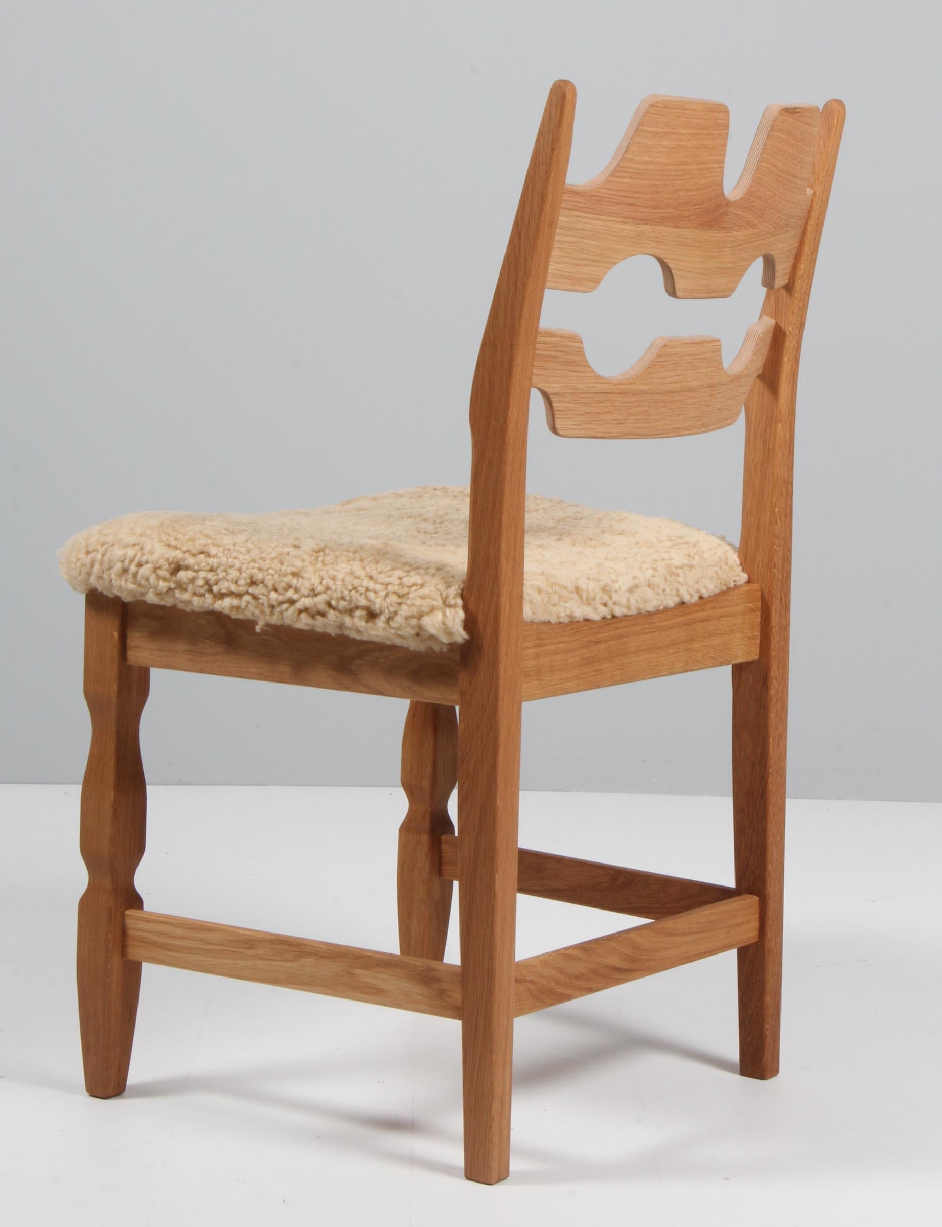 https://a.1stdibscdn.com/dining-chairs-by-henning-kjaernulf-model-razoblade-denmark-oak-for-sale-picture-7/f_42391/f_338324821681632515670/IMG_2510_master.jpg