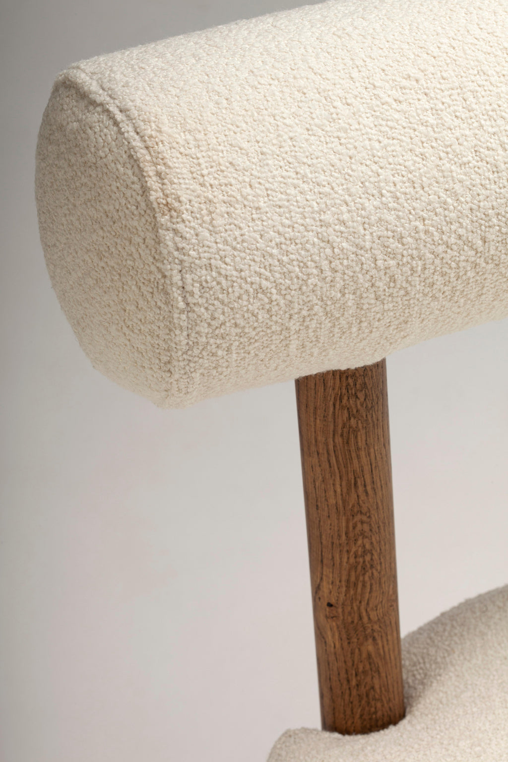 https://a.1stdibscdn.com/set-of-2-moca-bar-chair-by-collector-for-sale-picture-3/f_12192/f_319620521672264434307/IMG_2566__master.jpg