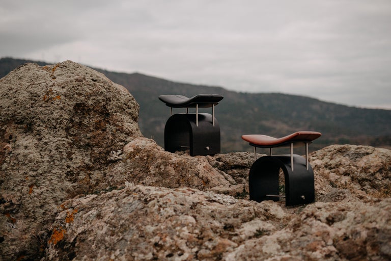 https://a.1stdibscdn.com/antique-leather-wing-stool-by-studio-laf-for-sale-picture-17/f_12192/f_331563421678124507453/IMG_2568_master.jpg?width=768