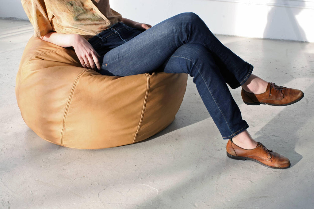 https://a.1stdibscdn.com/contemporary-pouf-beanbag-in-leather-for-sale-picture-3/f_29663/f_201891621597249491344/IMG_2847_master.jpg