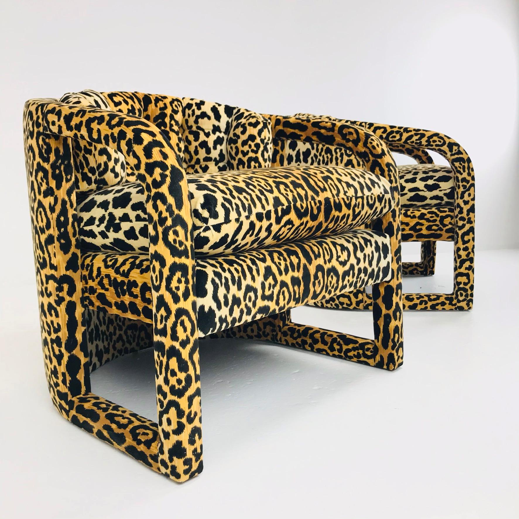 https://a.1stdibscdn.com/pair-of-custom-barrel-back-armchairs-in-leopard-velvet-for-sale-picture-3/f_9413/f_264185221638810774664/IMG_2850_master.JPEG