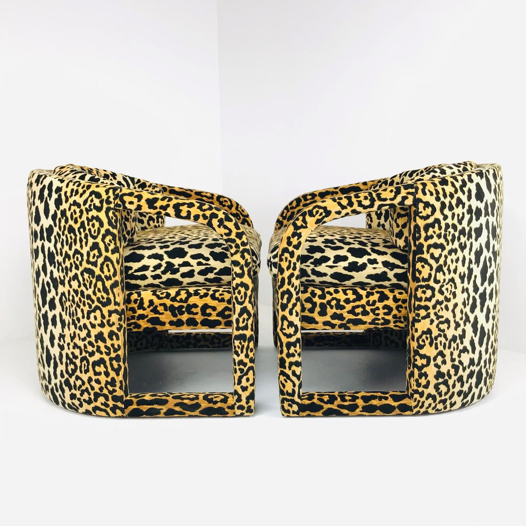 https://a.1stdibscdn.com/pair-of-custom-barrel-back-armchairs-in-leopard-velvet-for-sale-picture-2/f_9413/f_264185221638810774022/IMG_2875_master.JPEG