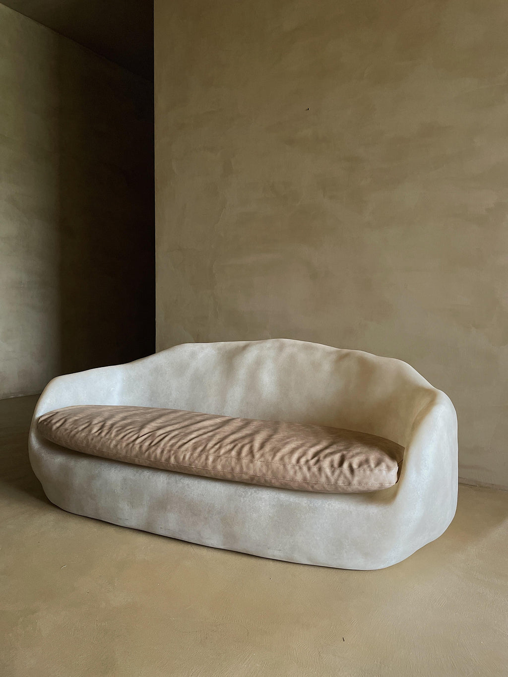 https://a.1stdibscdn.com/knead-sofa-by-karstudio-for-sale-picture-6/f_12192/f_327069121676044327141/IMG_2922_master.jpg