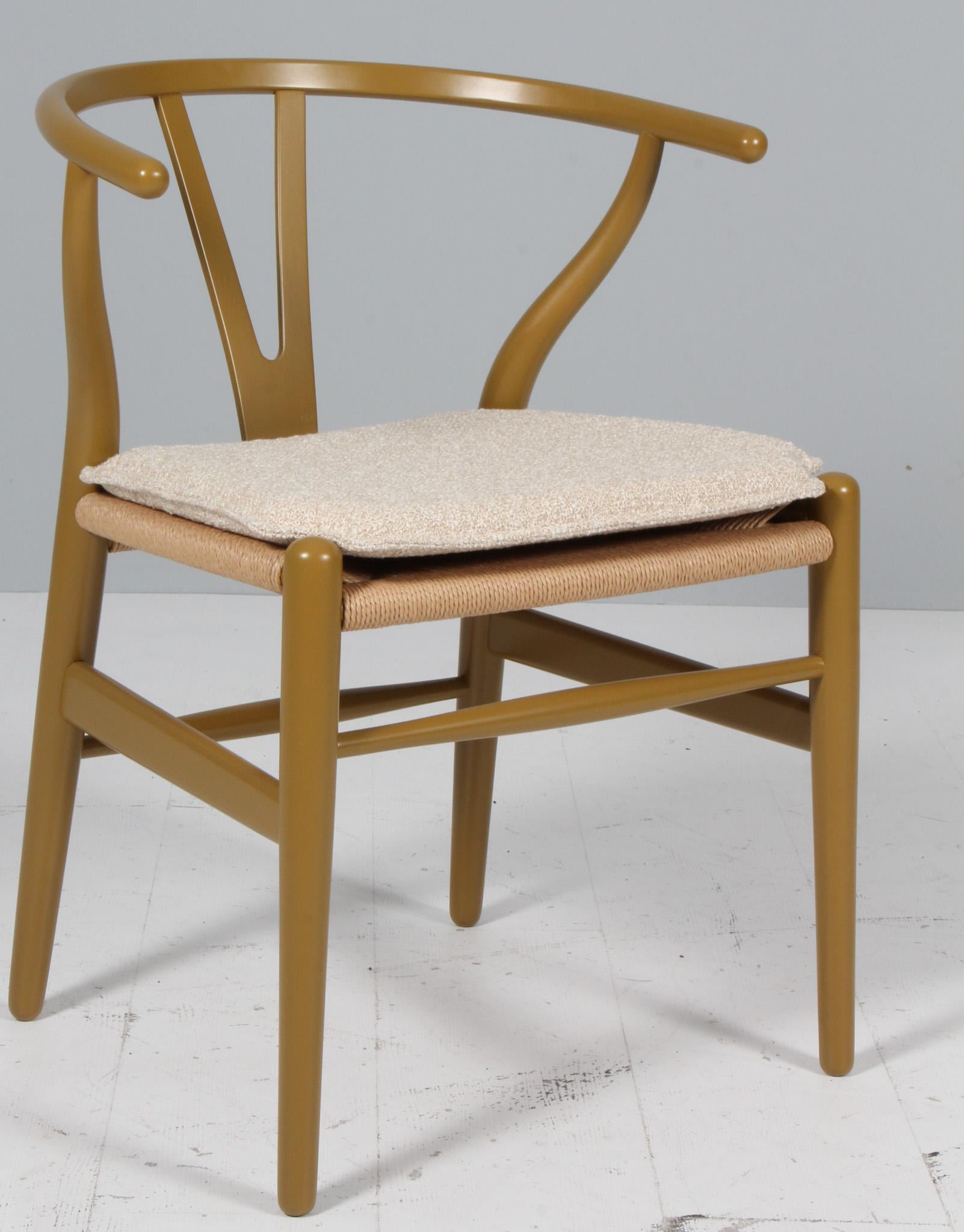 https://a.1stdibscdn.com/hans-j-wegner-cushion-for-wishbone-chair-ch24-for-sale/f_42391/f_439605821741528478737/IMG_2967_master.jpg