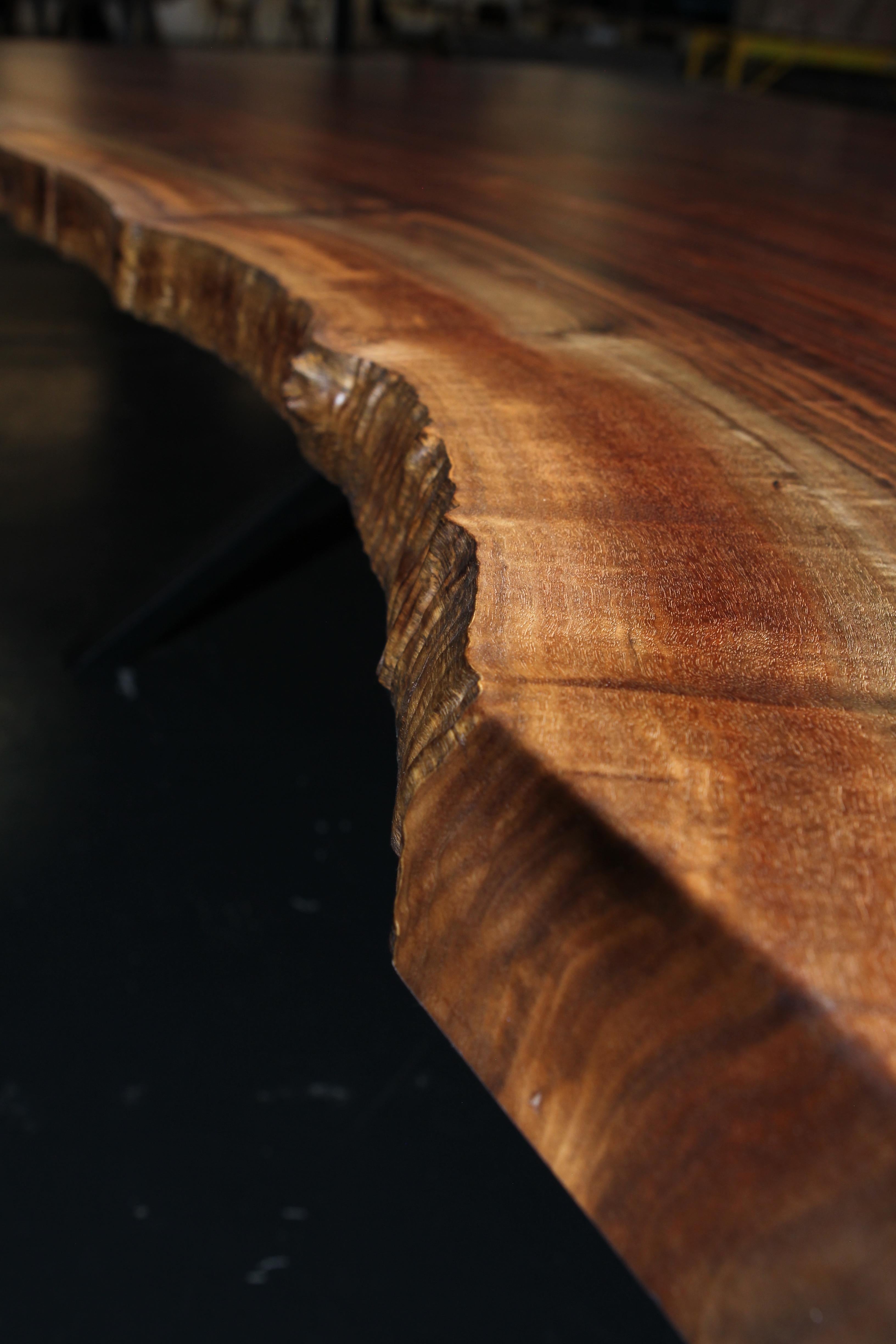 https://a.1stdibscdn.com/claro-walnut-single-slab-live-edge-dining-table-in-stock-for-sale-picture-6/f_51472/f_173839521577572361107/IMG_3010_master.jpg