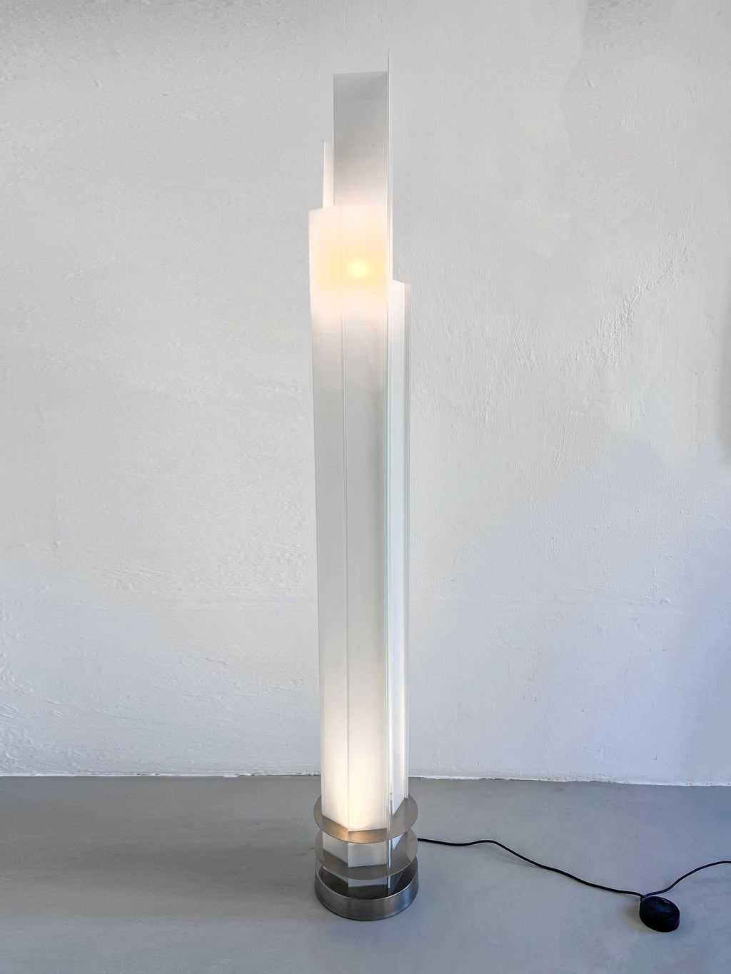 https://a.1stdibscdn.com/fontana-arte-adubai-floor-lamp-steel-and-opaline-glass-blades-matteo-nunziati-for-sale-picture-7/32076752/f_379542921705378282534/IMG_3119_master_master.jpg