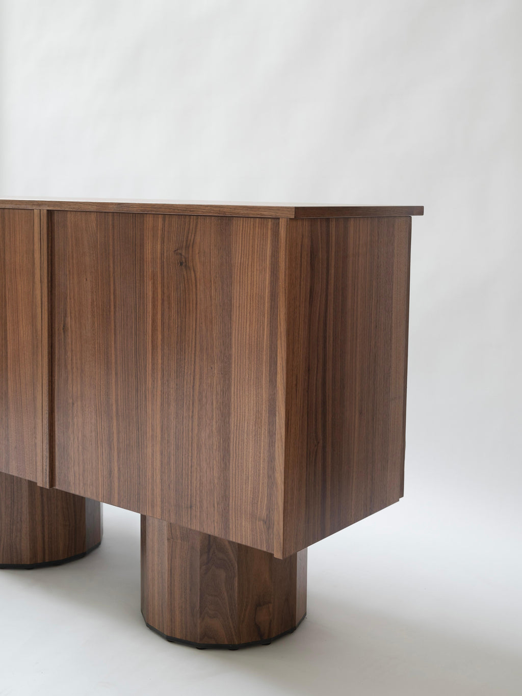 https://a.1stdibscdn.com/21st-century-surfaced-cabinet-moss-by-rem-atelier-netherlands-for-sale-picture-6/f_65832/f_404599921720018404916/IMG_3161_master.jpg