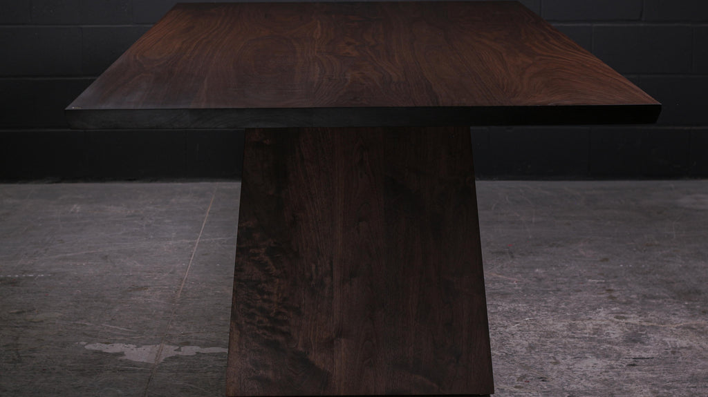 https://a.1stdibscdn.com/oxford-dining-table-by-ambrozia-solid-smokey-walnut-and-polished-brass-for-sale-picture-4/f_36881/f_376875021703270687659/IMG_3200_master.jpg