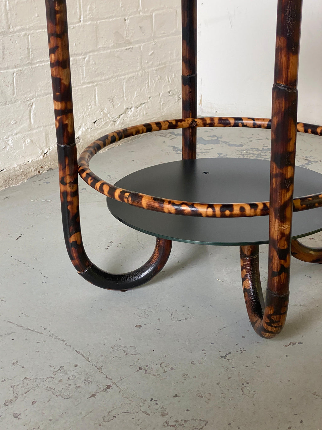 https://a.1stdibscdn.com/tortoise-torched-rattan-and-forest-green-anodised-aluminium-cocktail-table-for-sale-picture-6/f_32763/f_340319321682691470966/IMG_3204_master.JPG