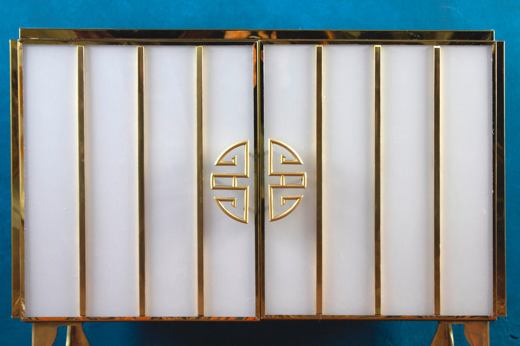 https://a.1stdibscdn.com/midcentury-style-brass-and-colored-murano-glass-bar-cabinet-2020-for-sale-picture-2/f_9859/f_235000421619196474077/IMG_3222_master.jpg