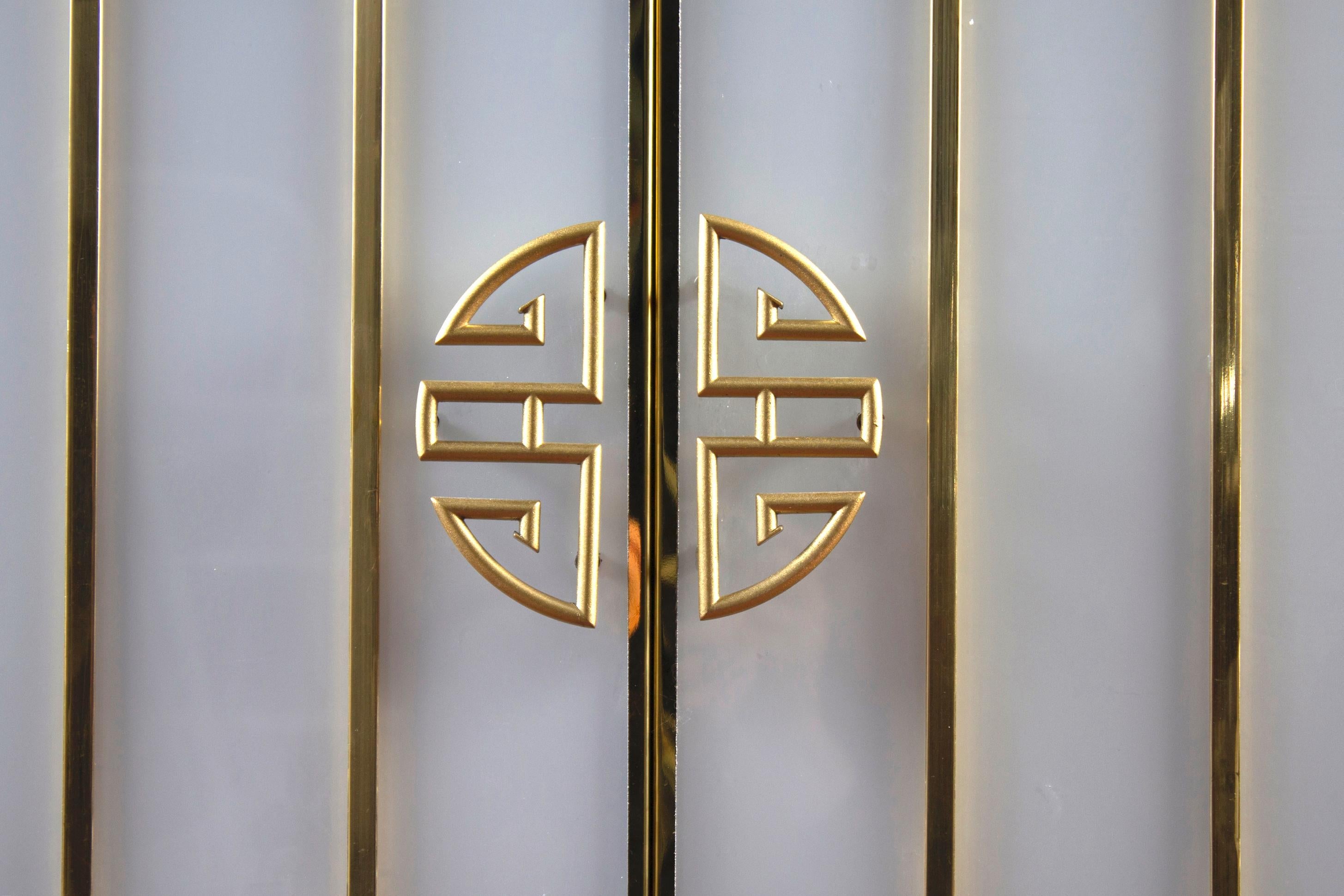 https://a.1stdibscdn.com/midcentury-style-brass-and-colored-murano-glass-bar-cabinet-2020-for-sale-picture-4/f_9859/f_235000421619196479253/IMG_3223_master.jpg