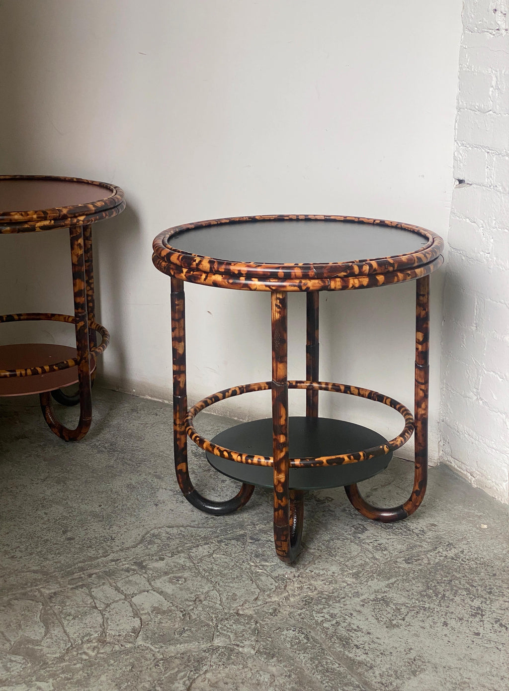 https://a.1stdibscdn.com/tortoise-torched-rattan-and-forest-green-anodised-aluminium-cocktail-table-for-sale-picture-8/f_32763/f_340319321682691473036/IMG_3255_master.JPG