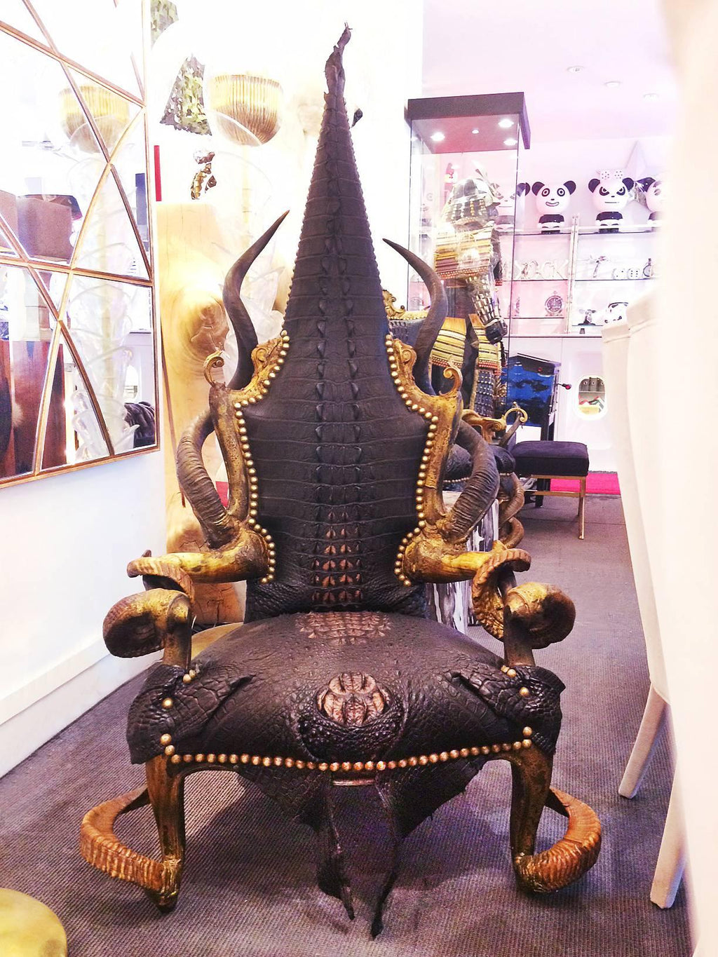 https://a.1stdibscdn.com/crocodile-black-sharp-armchair-with-real-horns-for-sale-picture-2/archivesE/upload/f_14282/1524147260440/IMG_3298_master.JPG