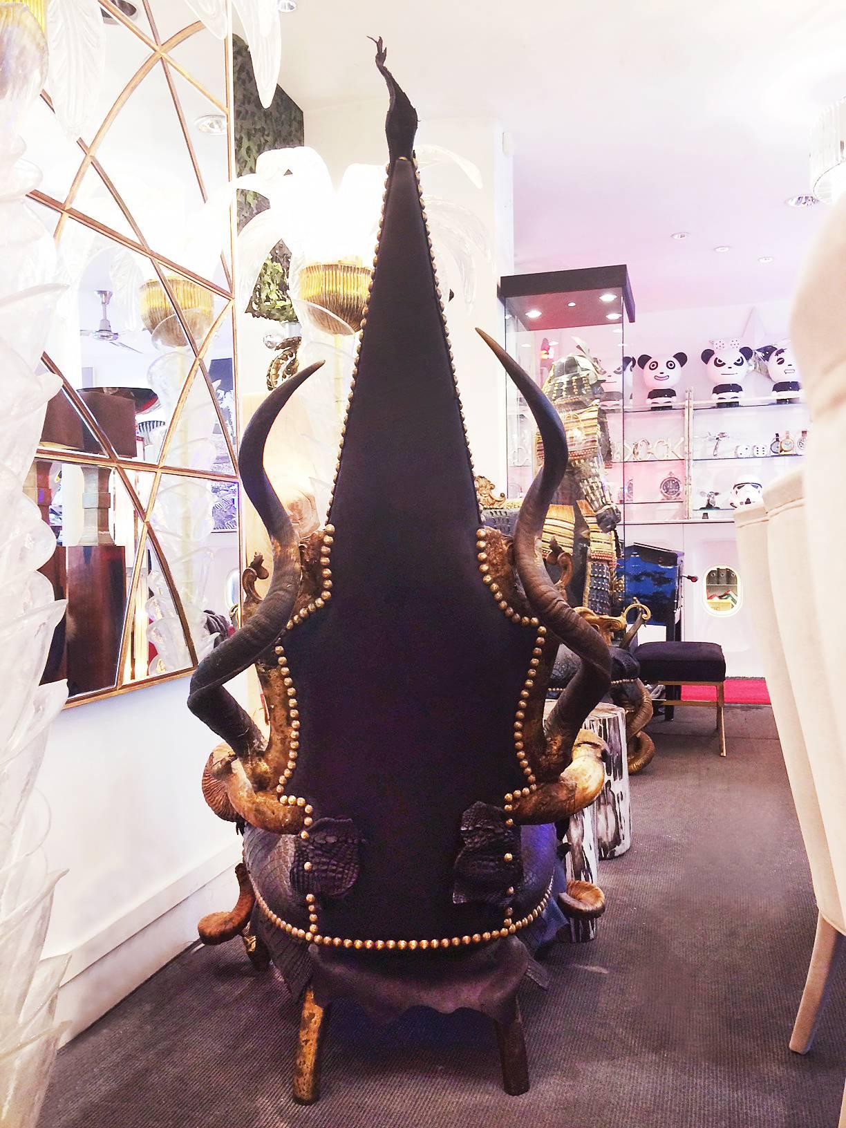 https://a.1stdibscdn.com/crocodile-black-sharp-armchair-with-real-horns-for-sale-picture-4/archivesE/upload/f_14282/1524147270161/IMG_3300_master.JPG