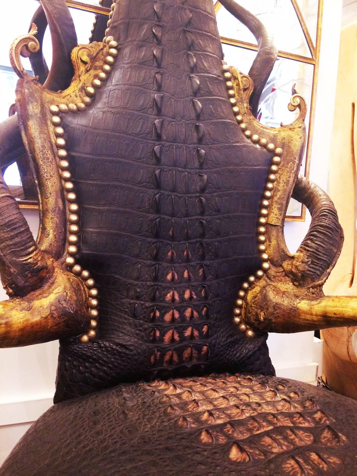 https://a.1stdibscdn.com/crocodile-black-sharp-armchair-with-real-horns-for-sale-picture-6/archivesE/upload/f_14282/1524147264656/IMG_3302_master.JPG