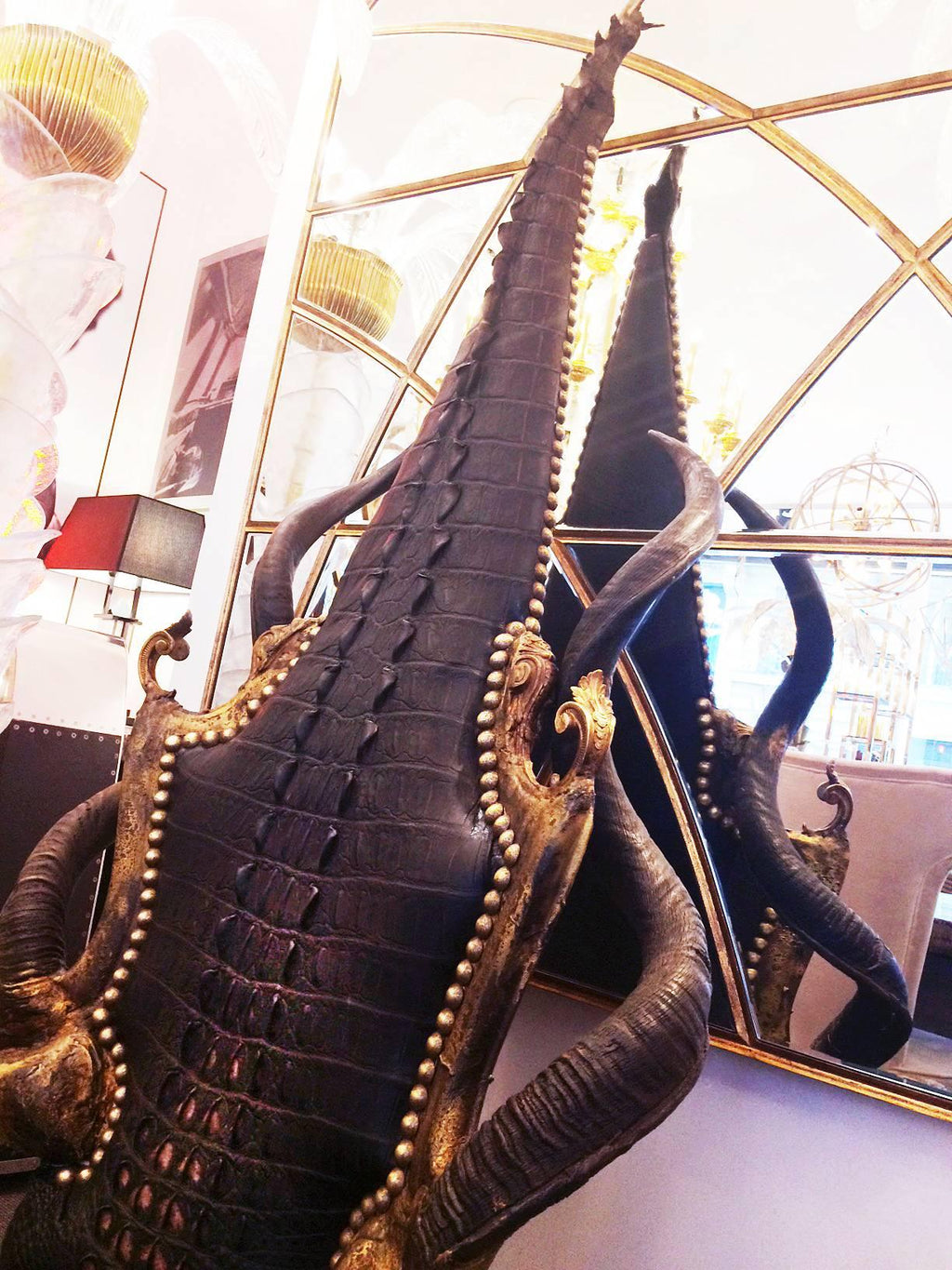 https://a.1stdibscdn.com/crocodile-black-sharp-armchair-with-real-horns-for-sale-picture-5/archivesE/upload/f_14282/1524147266060/IMG_3303_master.JPG