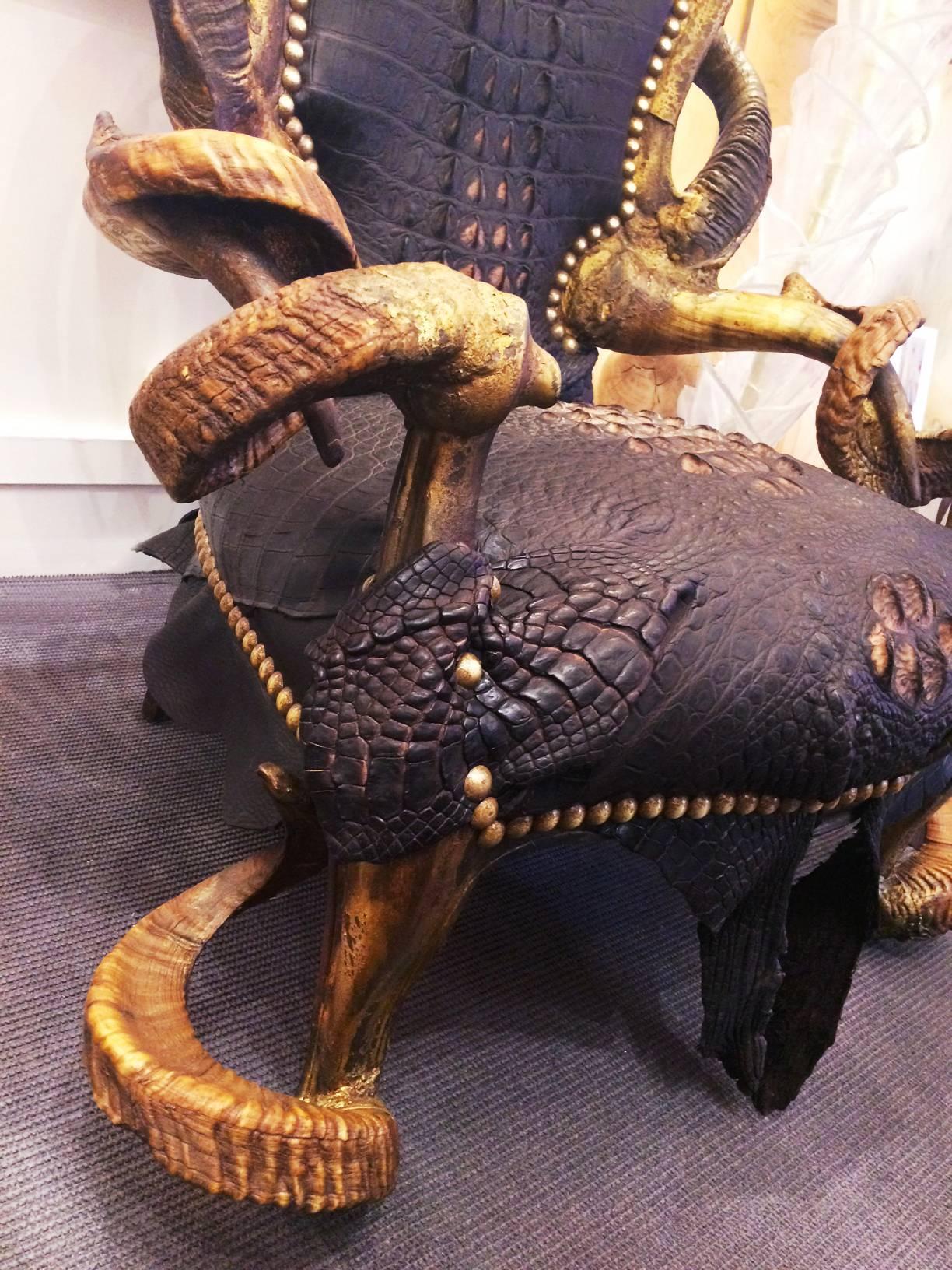 https://a.1stdibscdn.com/crocodile-black-sharp-armchair-with-real-horns-for-sale-picture-7/archivesE/upload/f_14282/1524147267350/IMG_3304_master.JPG