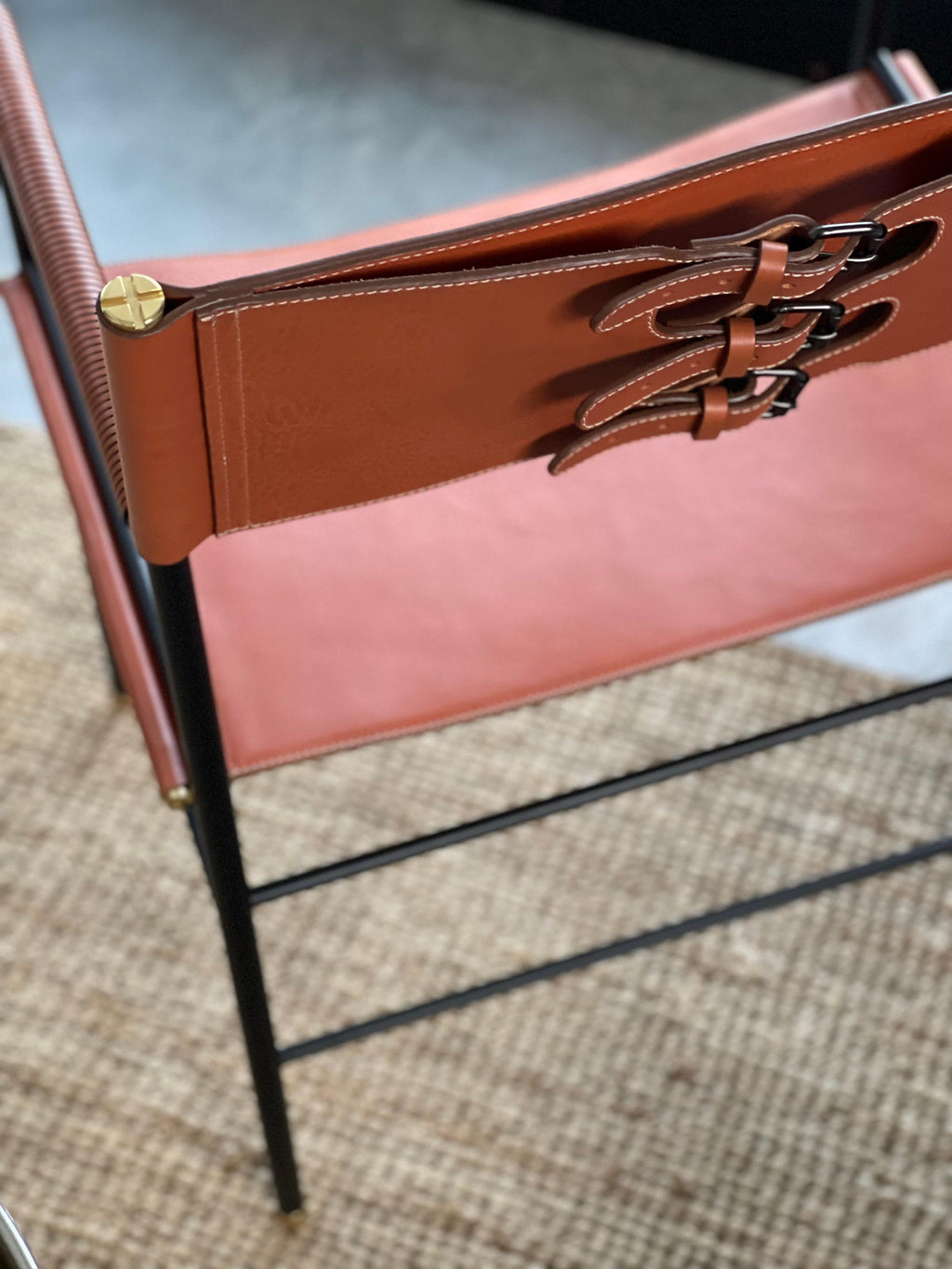 https://a.1stdibscdn.com/repose-barstool-w-backrest-natural-tan-saddle-black-rubbered-metal-frame-for-sale-picture-13/f_40561/f_303446721662657091927/IMG_3318_master.jpg