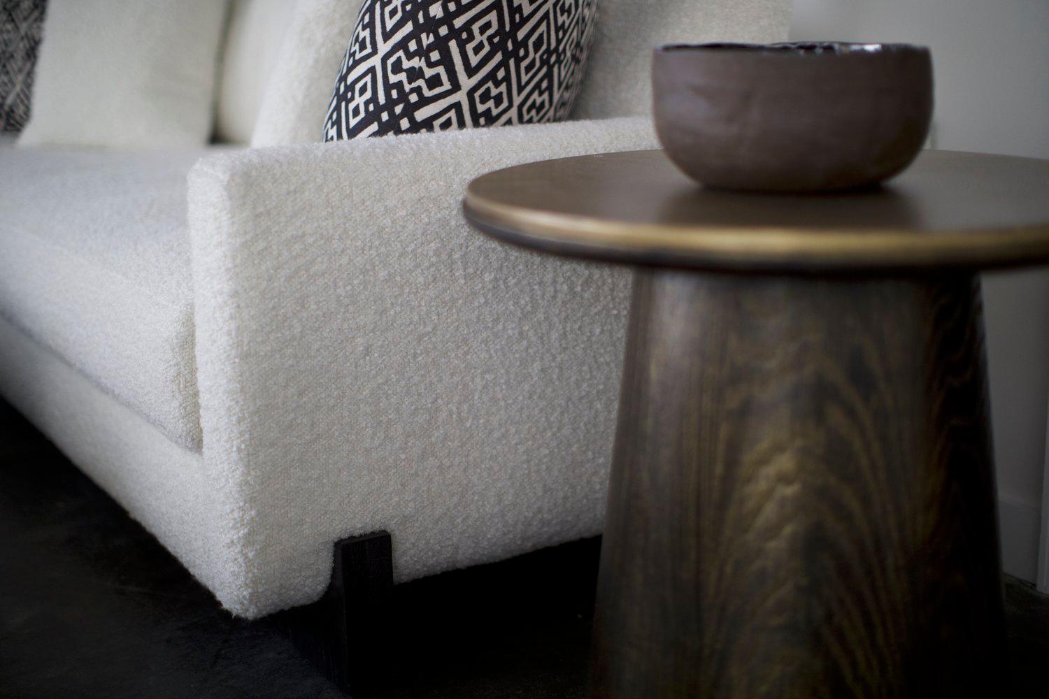 https://a.1stdibscdn.com/alfredo-paredes-obispo-sofa-for-sale-picture-6/f_96132/f_402332721718742292411/IMG_3333_master.jpg