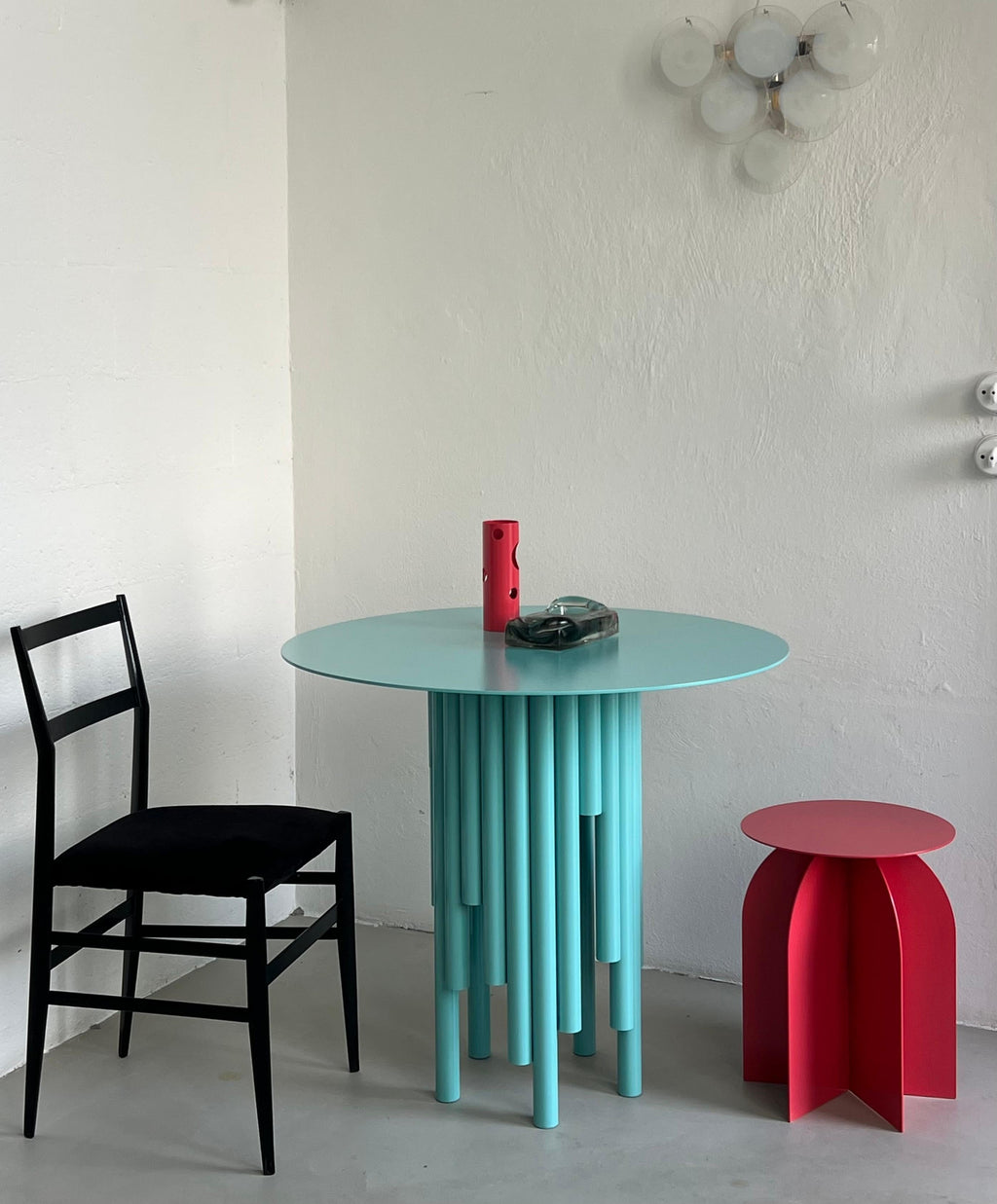 https://a.1stdibscdn.com/round-dining-table-kitchen-table-tea-table-entryway-table-in-tiffany-blue-for-sale-picture-11/f_77822/f_480028821765810758364/IMG_3452_master.jpeg