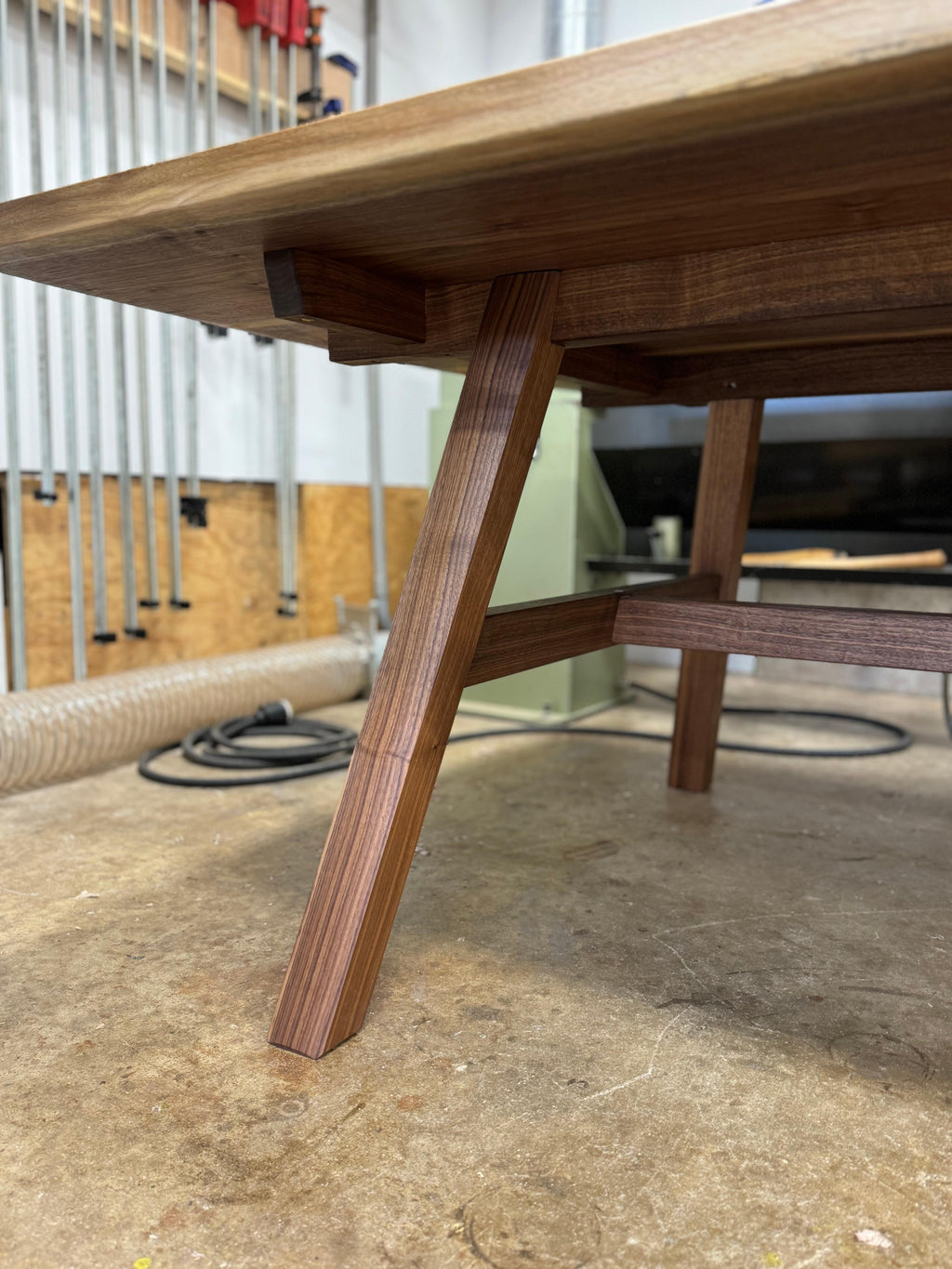 https://a.1stdibscdn.com/splayed-leg-dining-table-in-walnut-for-sale-picture-5/f_45782/f_432046821737147073012/IMG_3456_master.jpeg