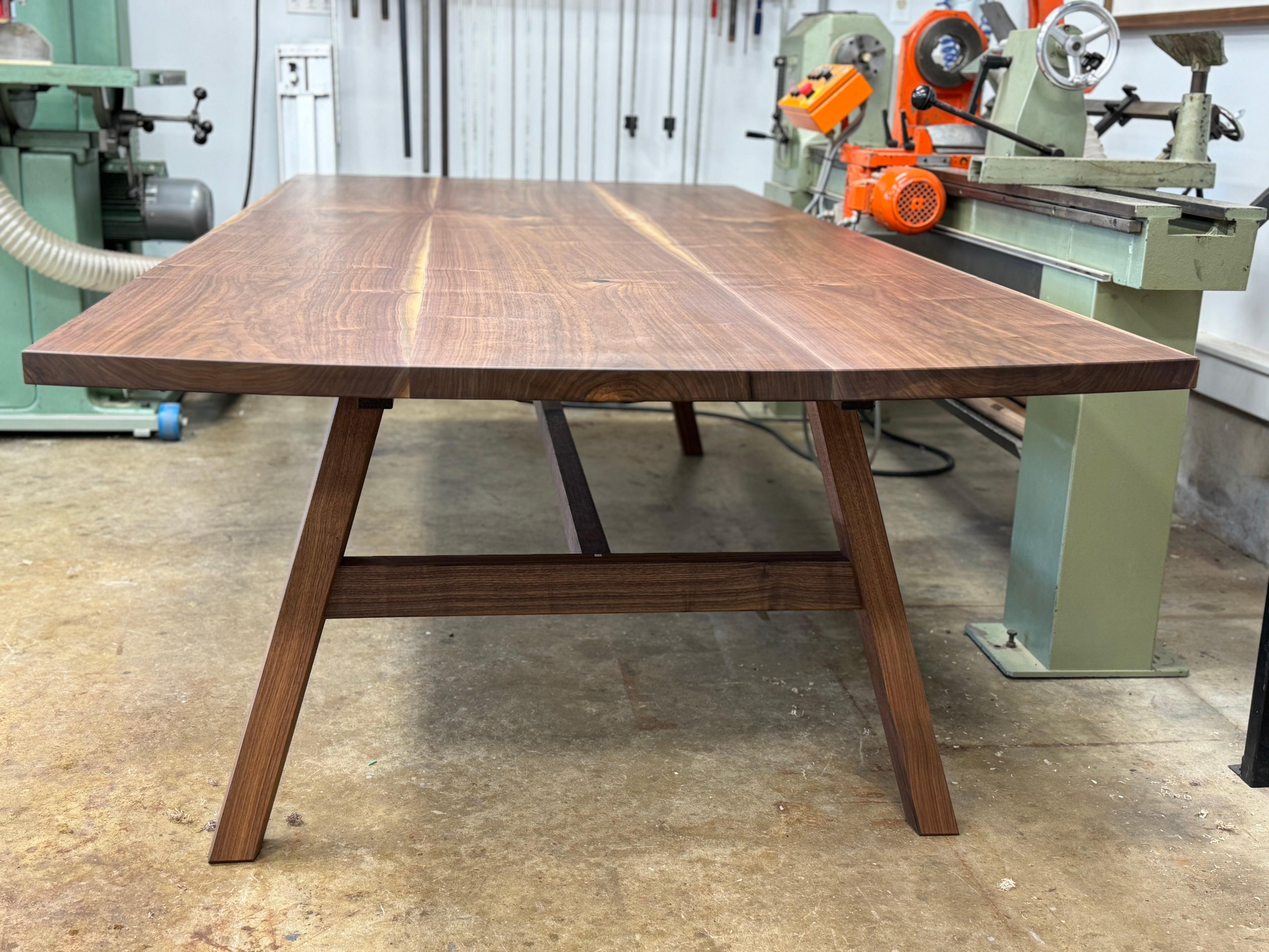 https://a.1stdibscdn.com/splayed-leg-dining-table-in-walnut-for-sale-picture-2/f_45782/f_432046821737147031141/IMG_3462_master.jpeg
