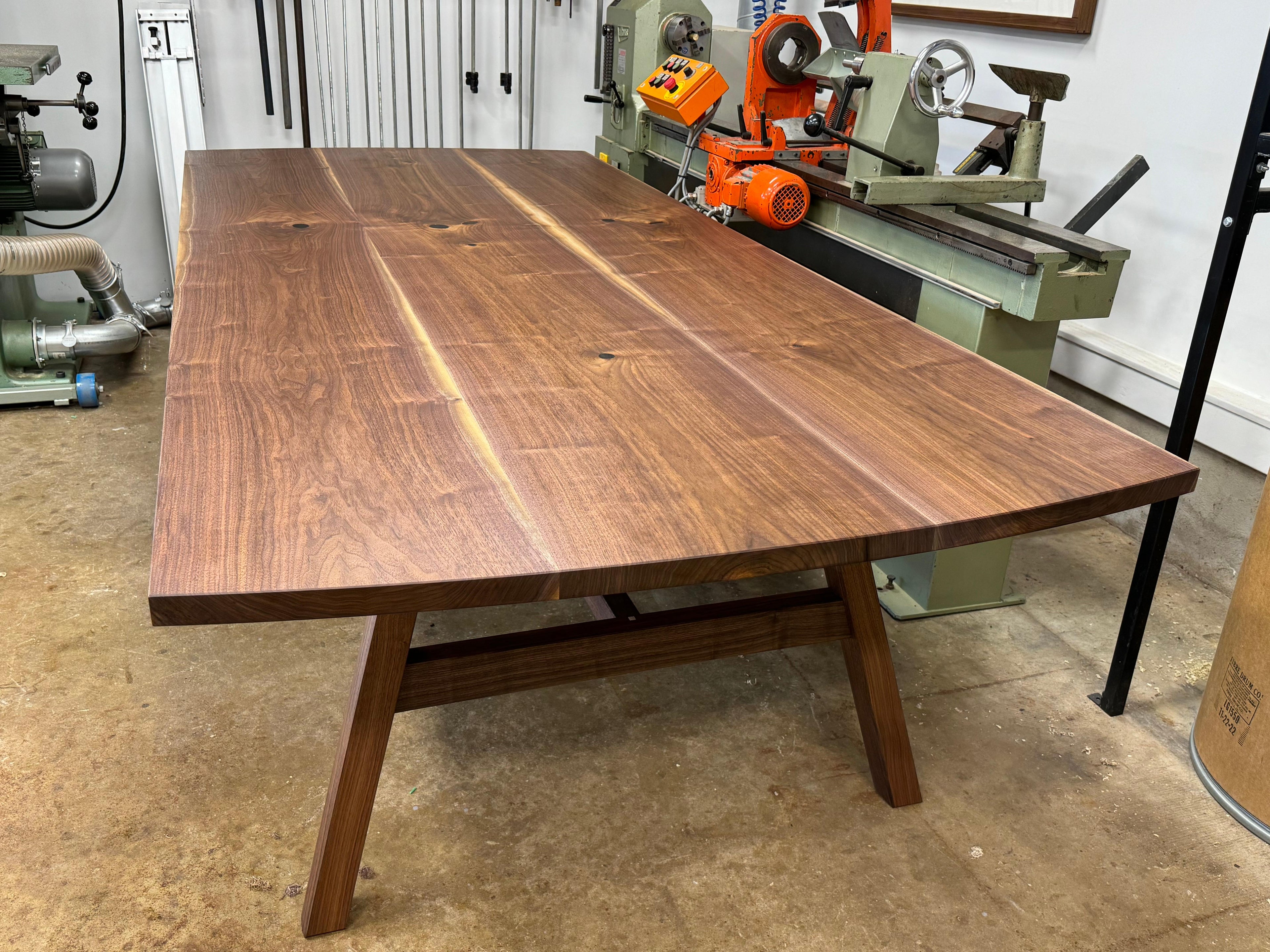 https://a.1stdibscdn.com/splayed-leg-dining-table-in-walnut-for-sale-picture-3/f_45782/f_432046821737147050953/IMG_3465_master.jpeg