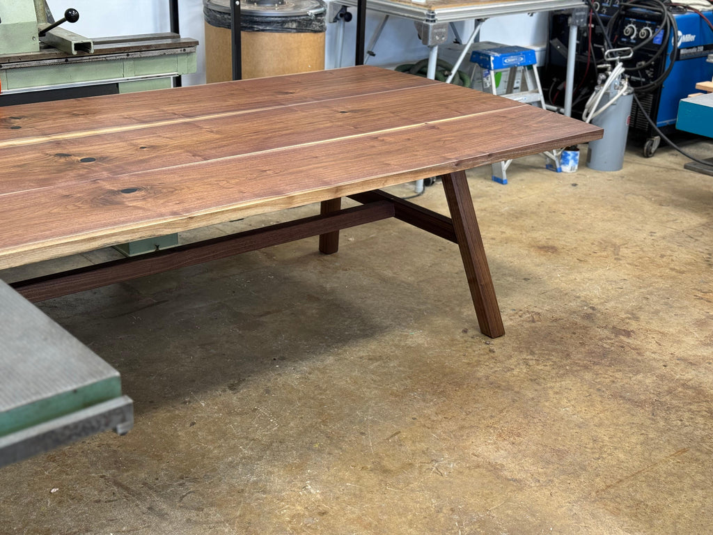 https://a.1stdibscdn.com/splayed-leg-dining-table-in-walnut-for-sale-picture-4/f_45782/f_432046821737147060691/IMG_3471_master.jpeg