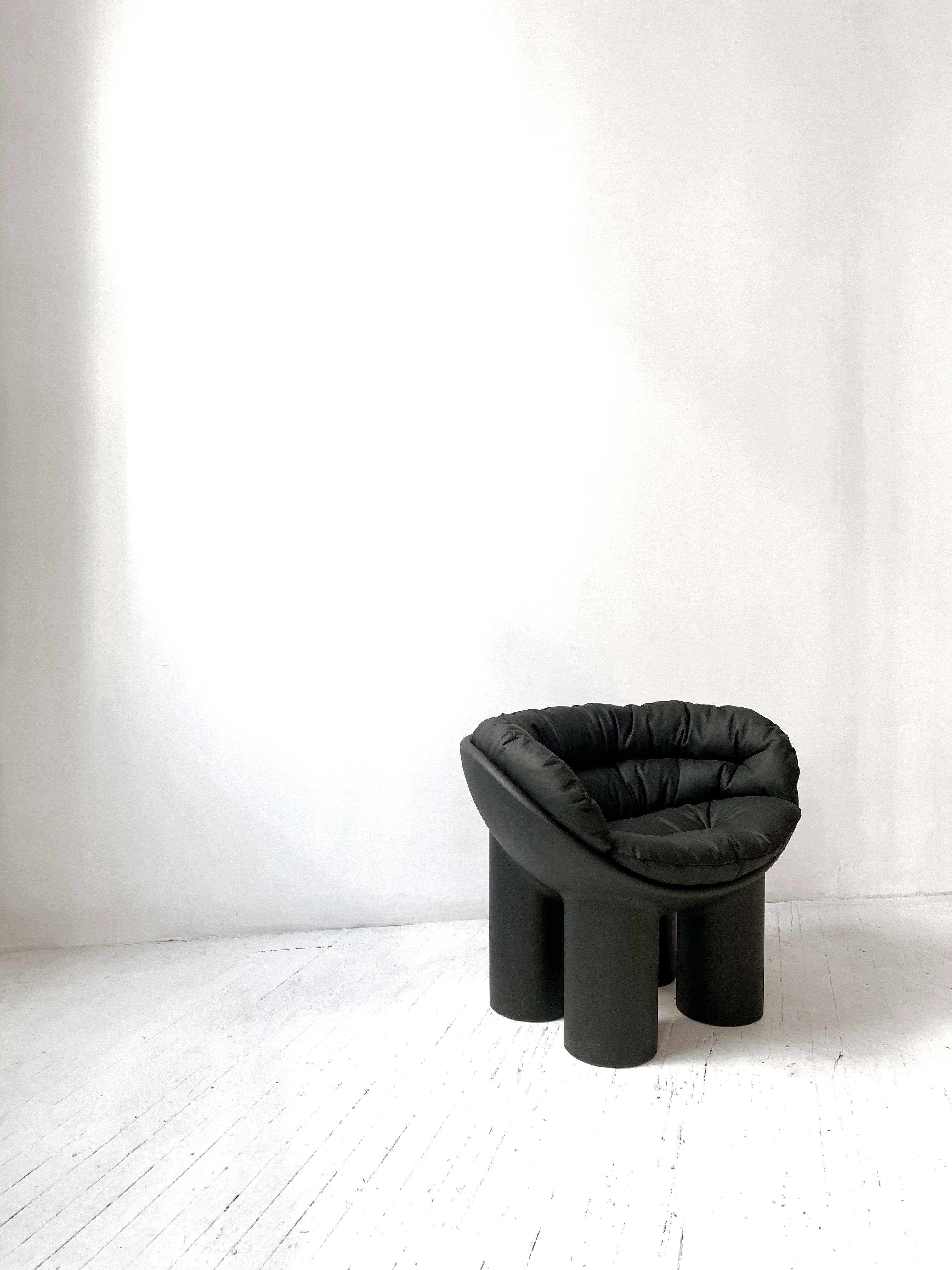 https://a.1stdibscdn.com/roly-poly-armchair-in-black-by-faye-toogood-with-aniline-leather-cushions-for-sale-picture-3/f_16392/f_272762521647132950025/IMG_3477_master.jpg